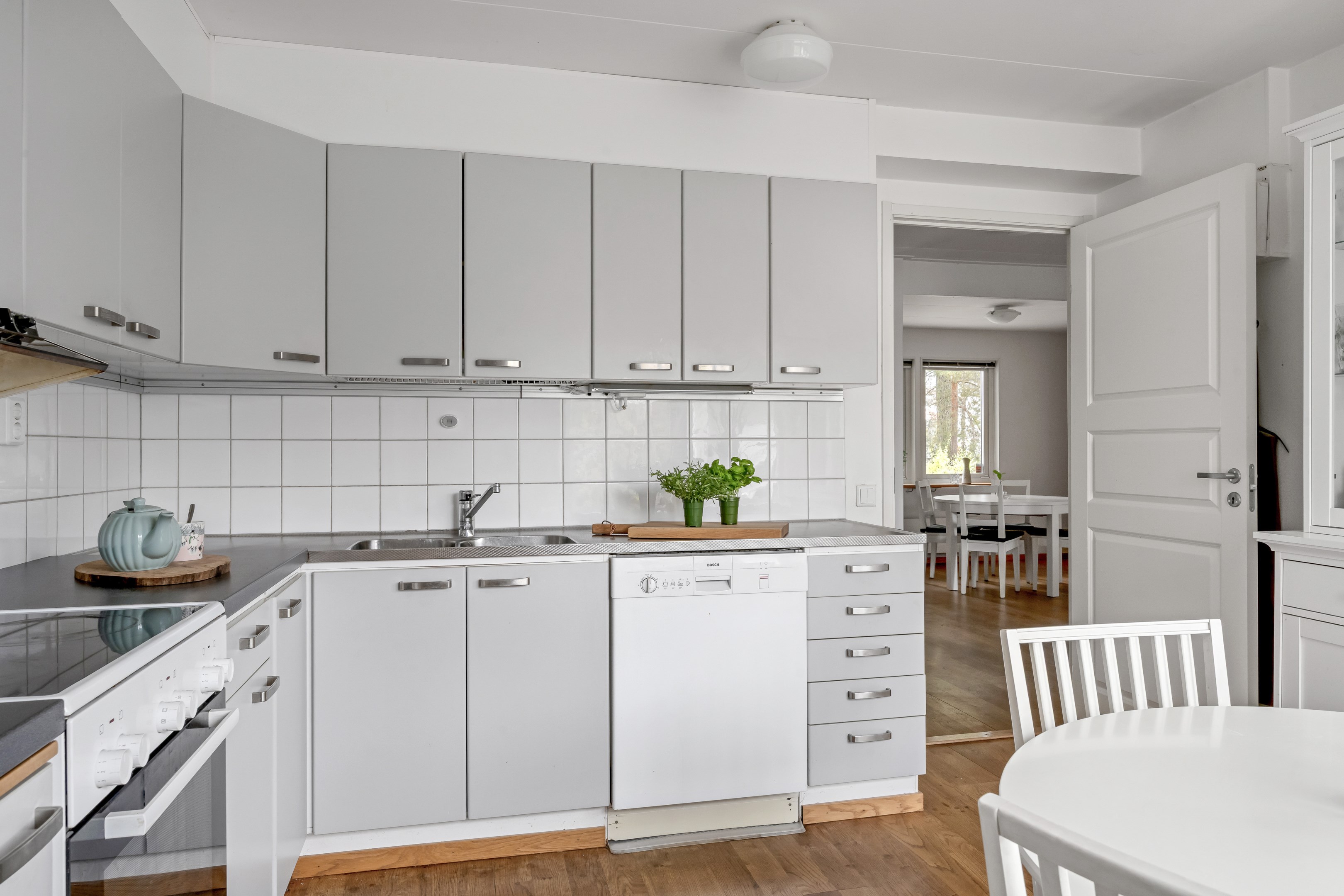 Bostadsbild från Hollandsresan 128, Såld i Sävja, Uppsala