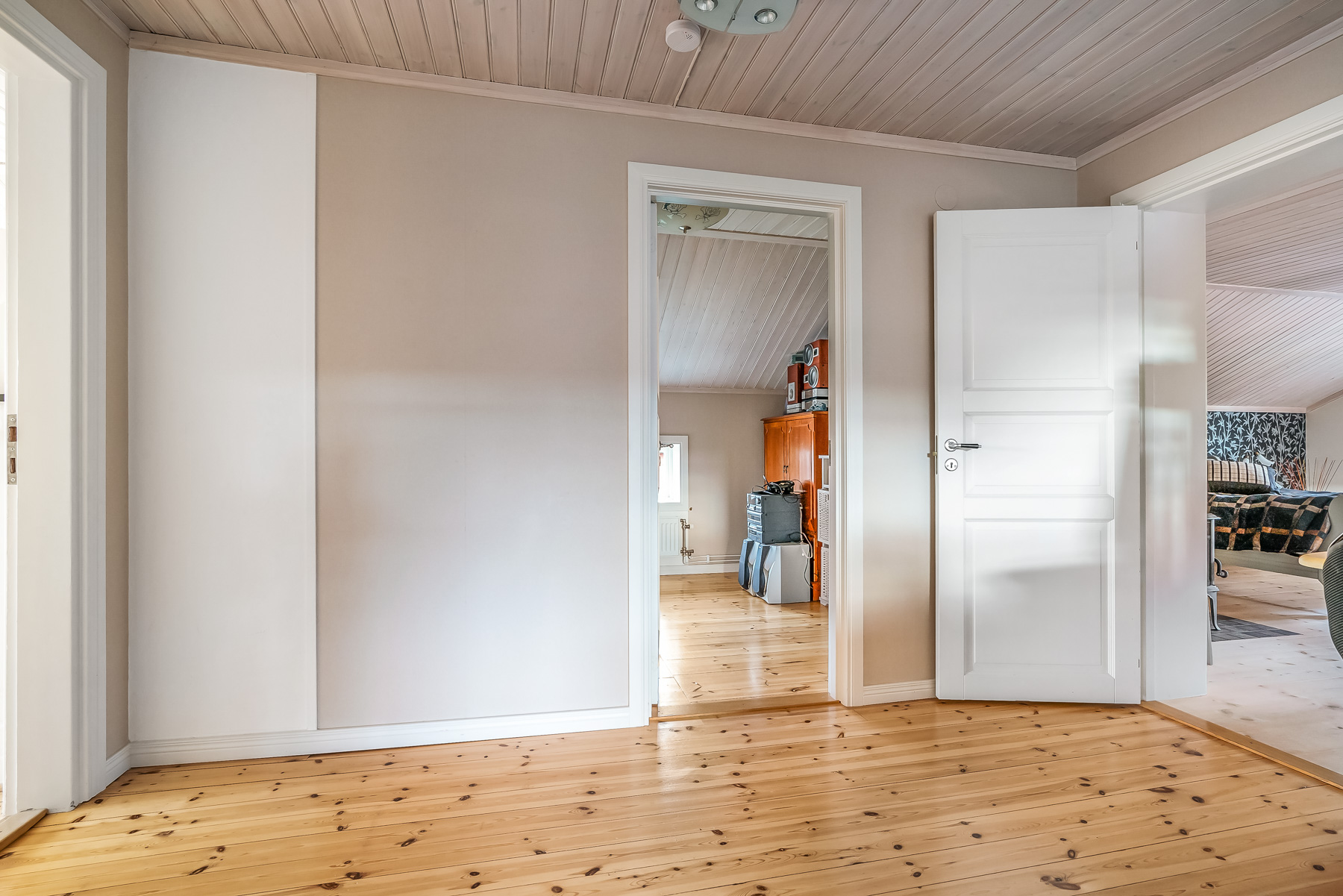 Översikt mot sovrum 2 Ö-plan
