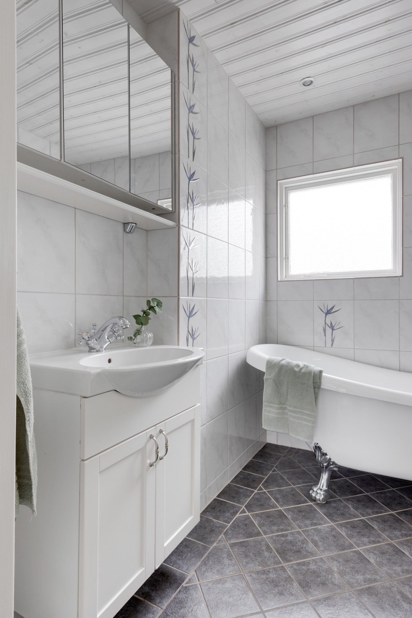 Bostadsbild från Enbärsgränd 11, Till salu i Björklinge, Uppsala