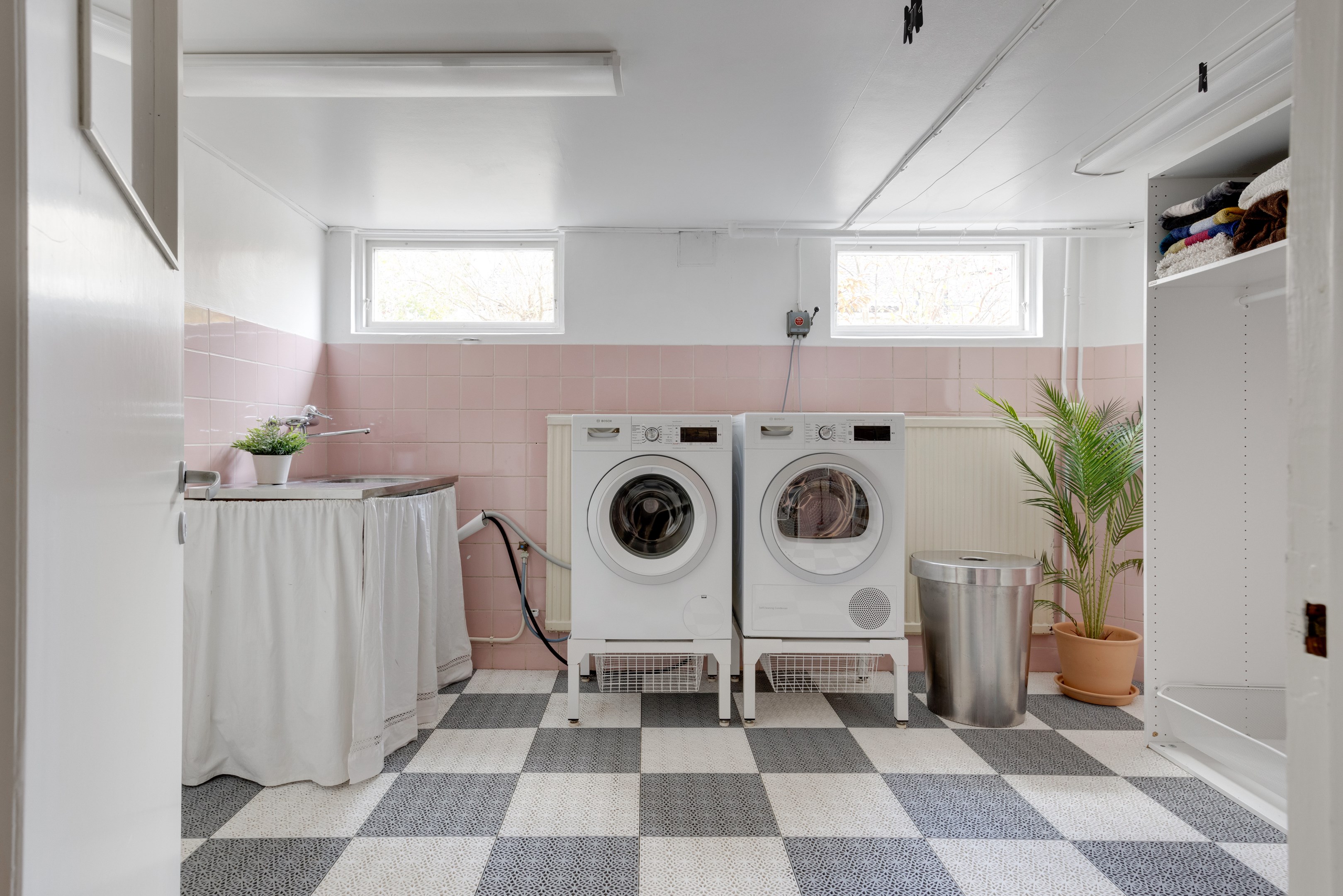 Bostadsbild från Enbärsgränd 11, Till salu i Björklinge, Uppsala