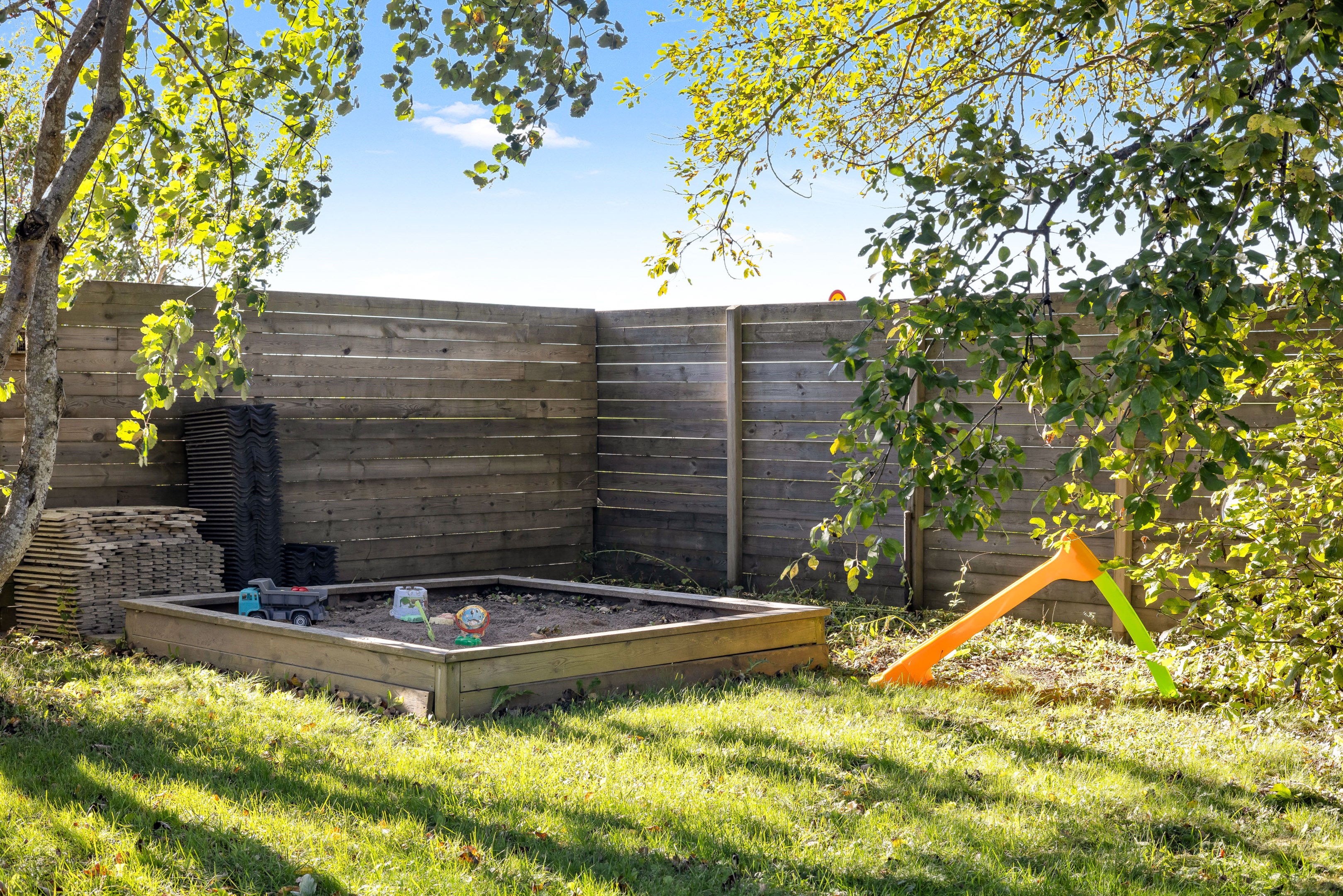 Bostadsbild från Enbärsgränd 11, Till salu i Björklinge, Uppsala