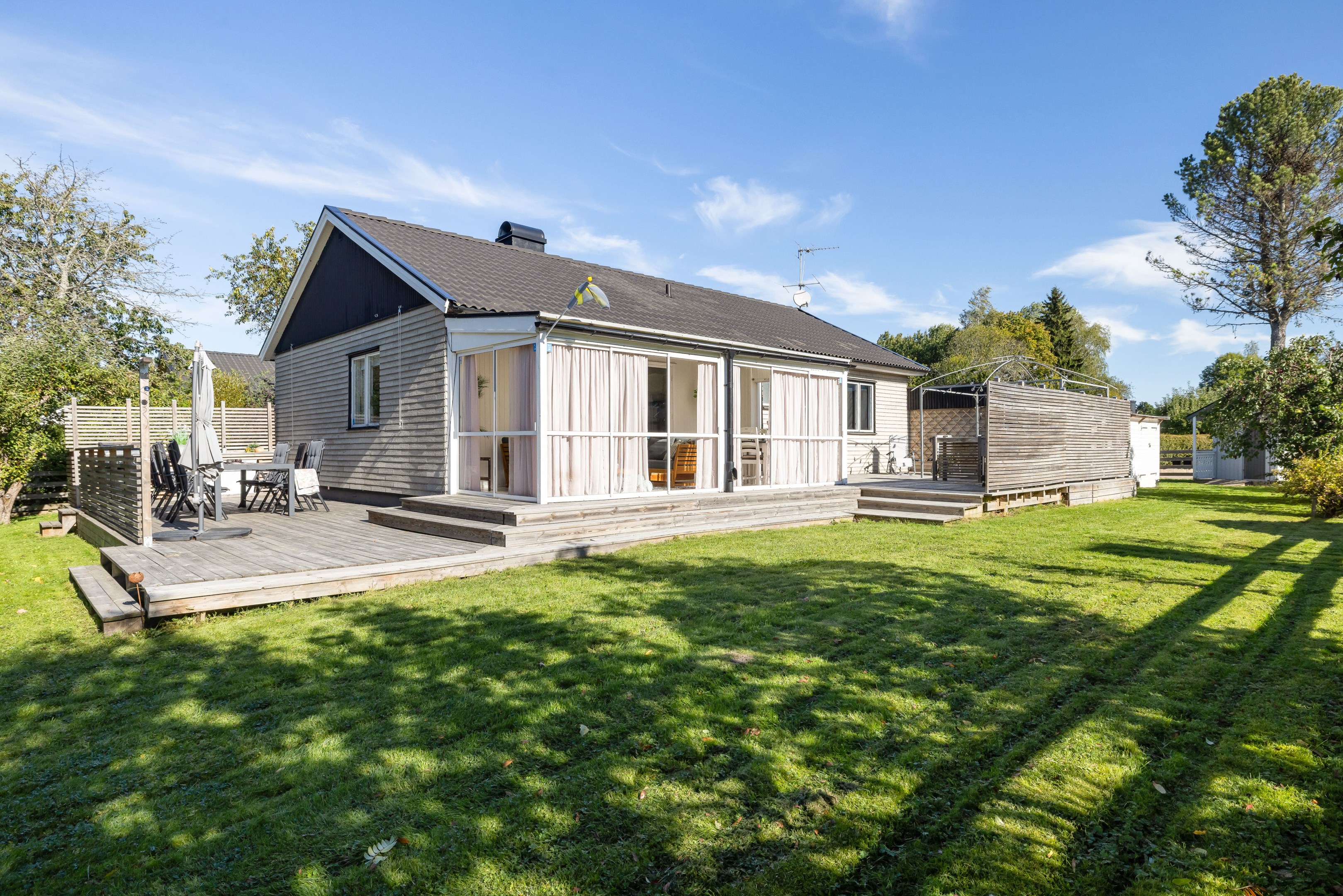 Bostadsbild från Enbärsgränd 11, Till salu i Björklinge, Uppsala