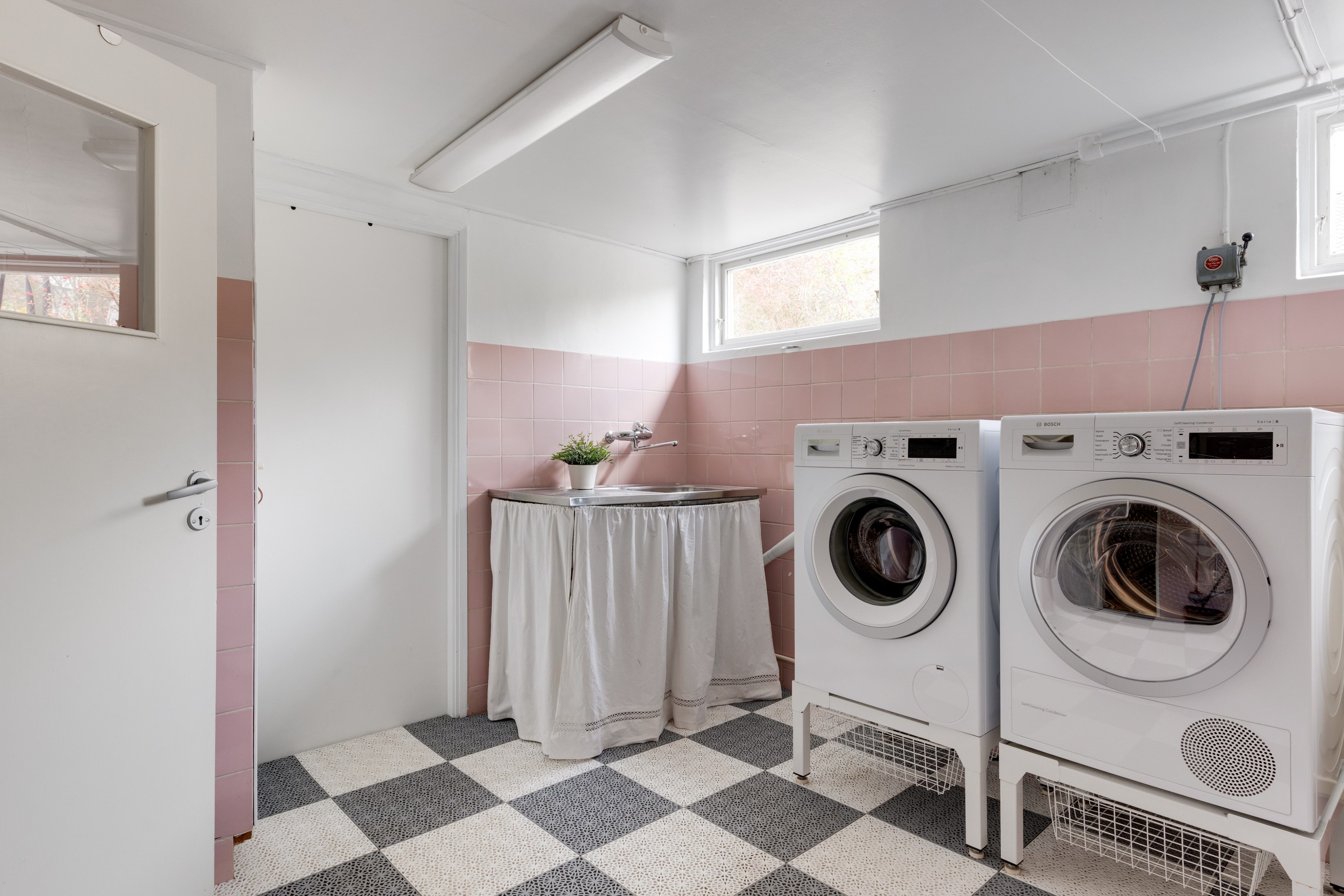 Bostadsbild från Enbärsgränd 11, Till salu i Björklinge, Uppsala