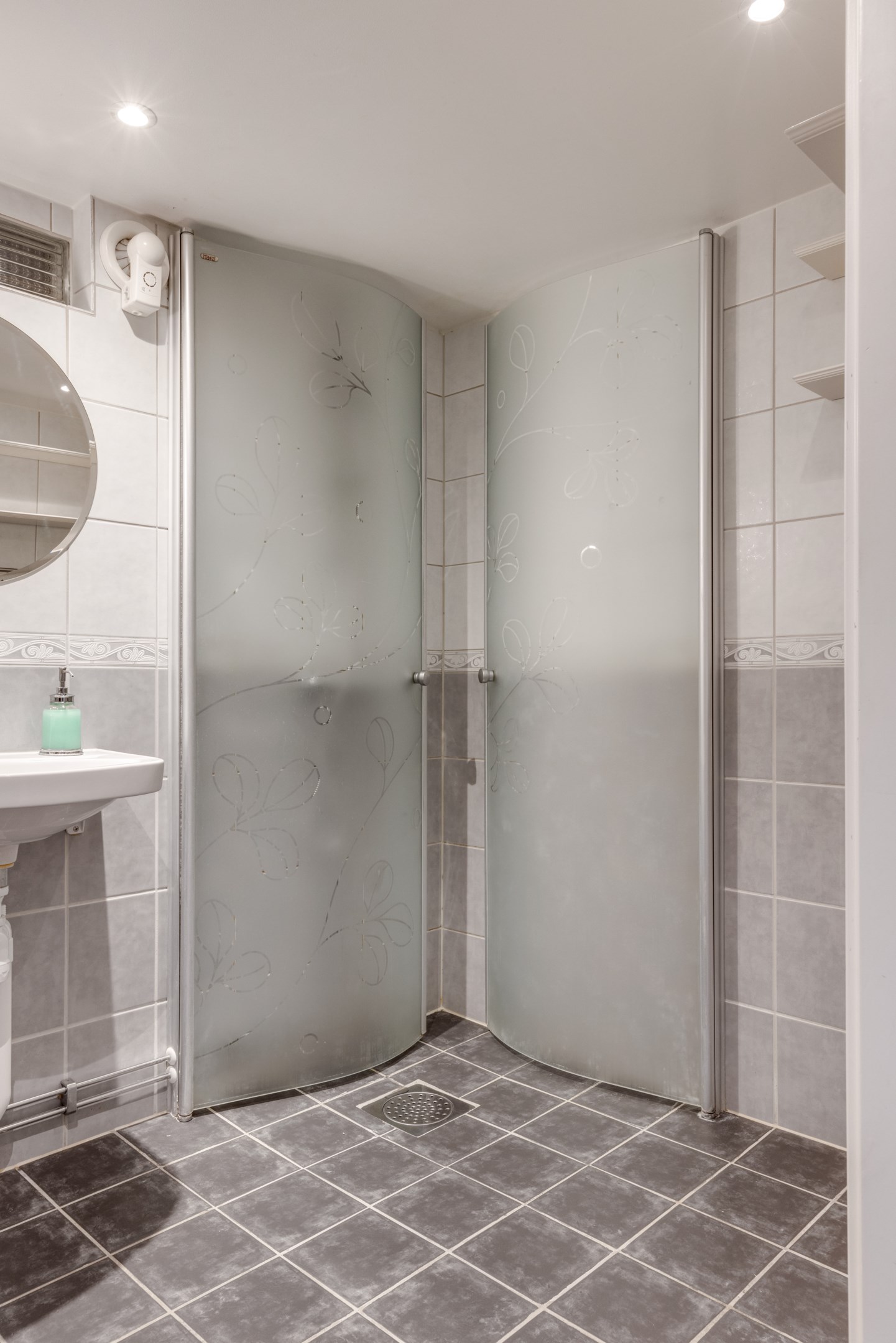 Bostadsbild från Enbärsgränd 11, Till salu i Björklinge, Uppsala