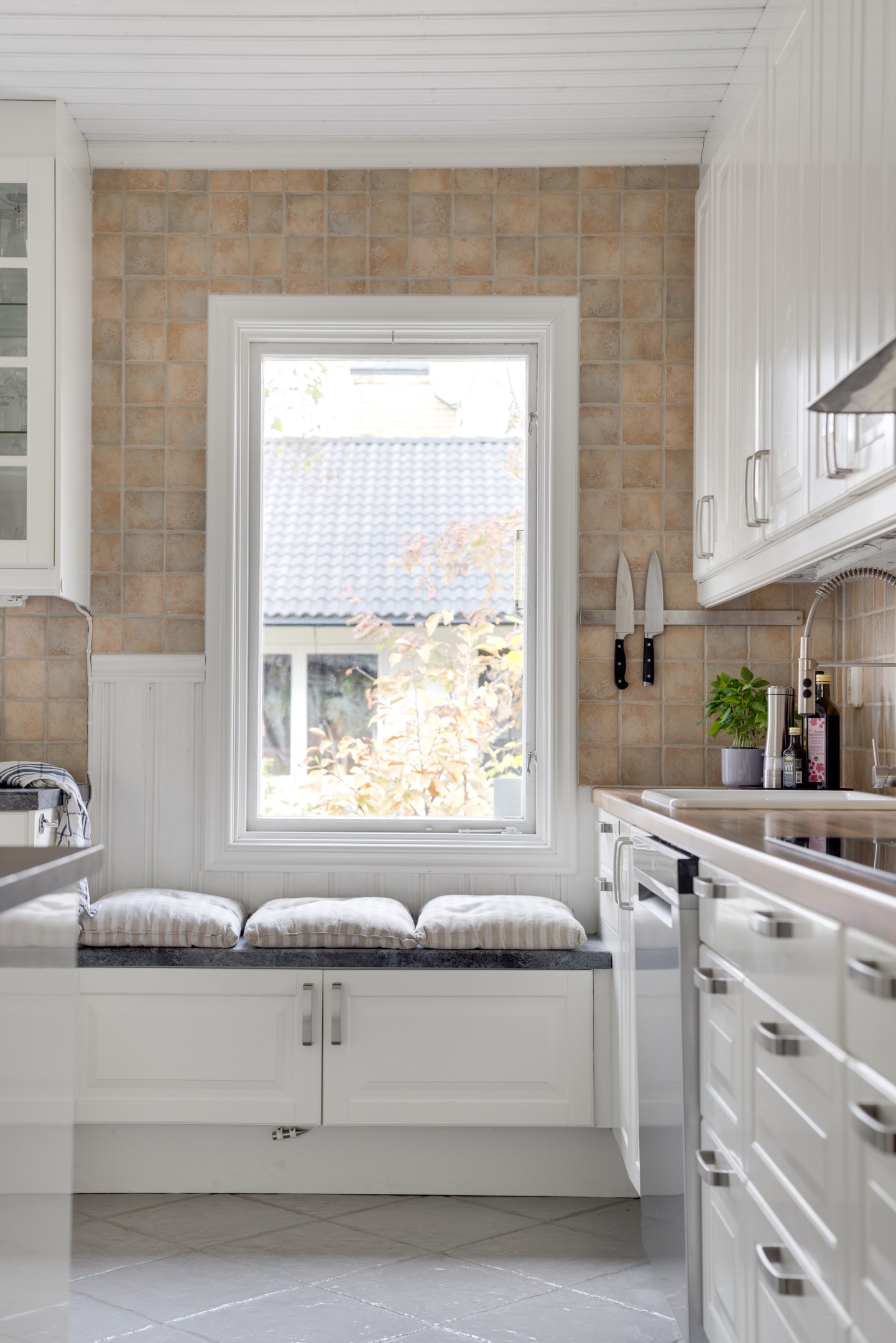 Bostadsbild från Enbärsgränd 11, Till salu i Björklinge, Uppsala