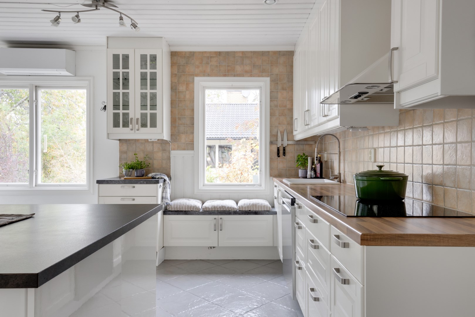 Bostadsbild från Enbärsgränd 11, Till salu i Björklinge, Uppsala