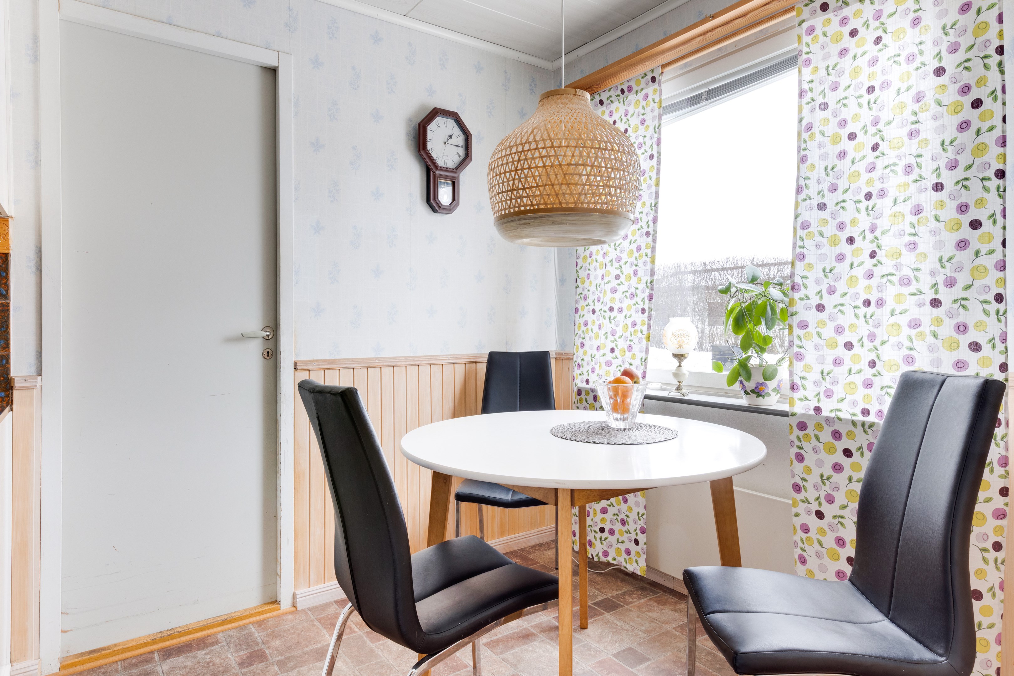 Bostadsbild från Diskusvägen 23, Till salu i Björklinge, Uppsala