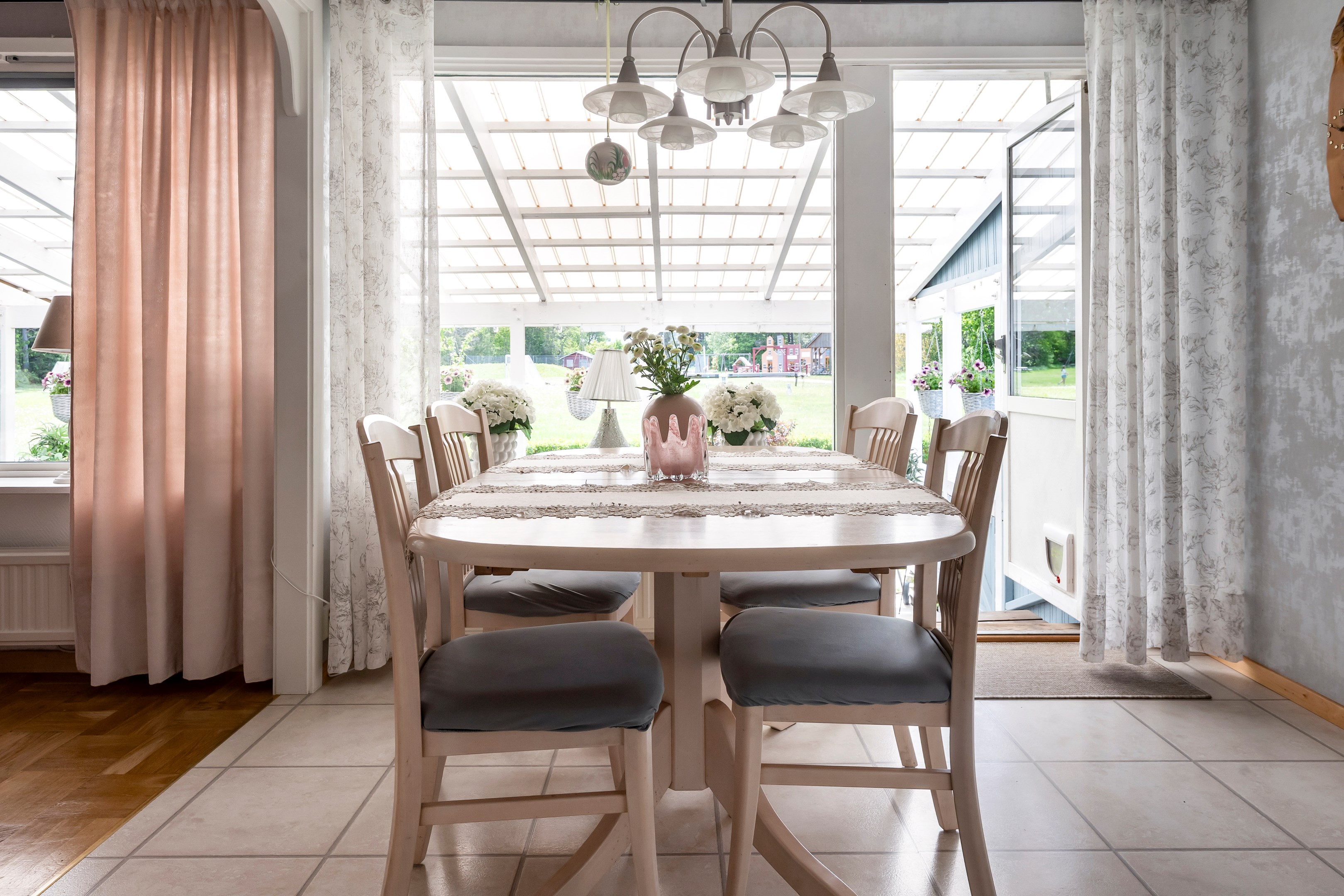 Bostadsbild från Arkitektvägen 46, Kommande i Vänge, Uppsala