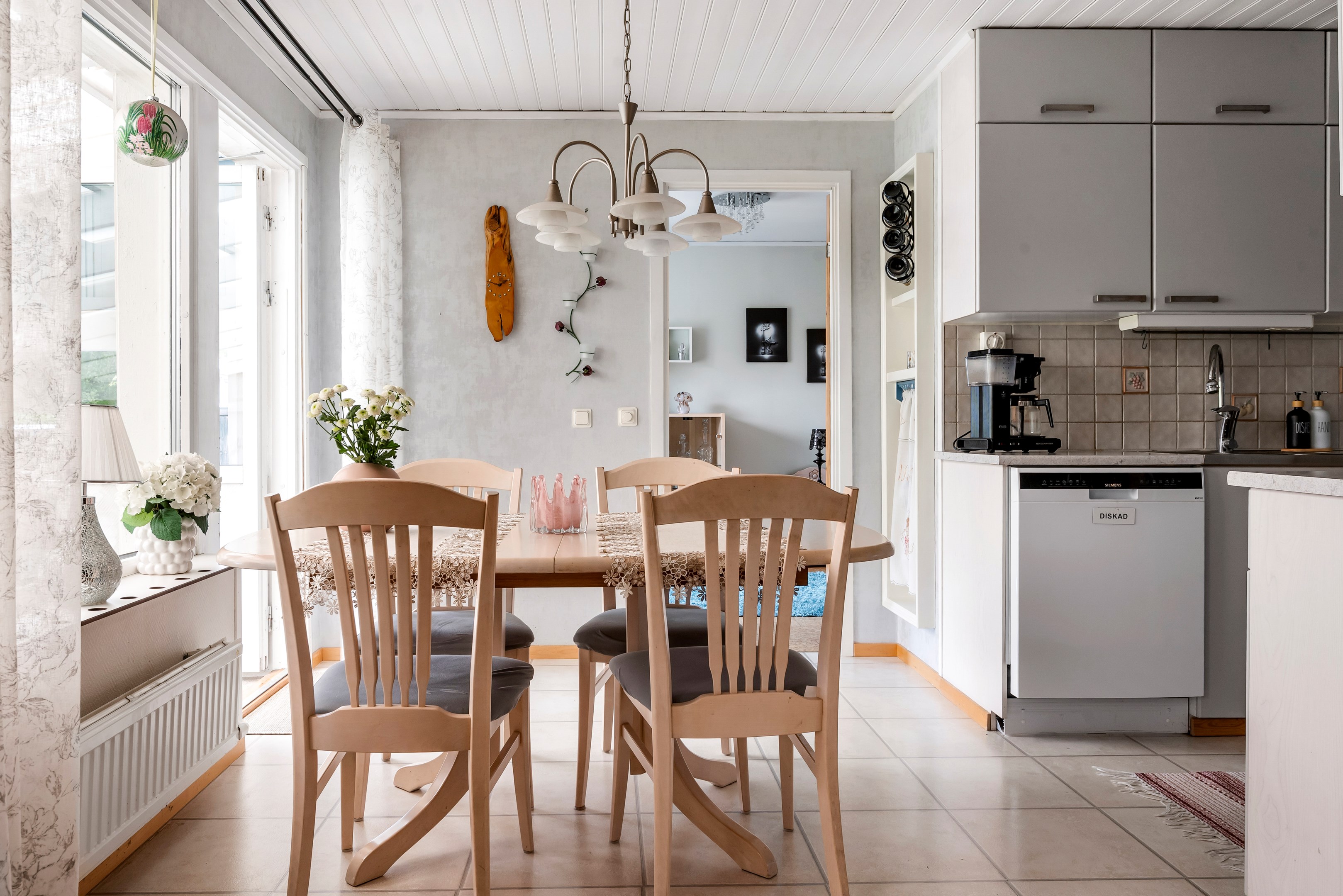 Bostadsbild från Arkitektvägen 46, Kommande i Vänge, Uppsala