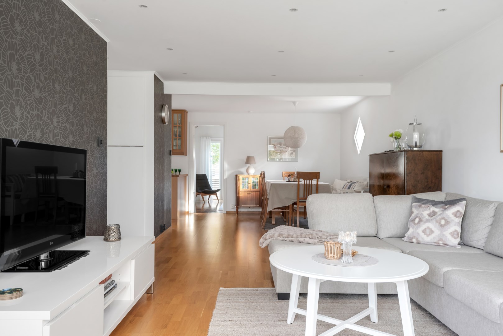 Bostadsbild från Startgatan 14, Till salu i Bärby Hage, Uppsala