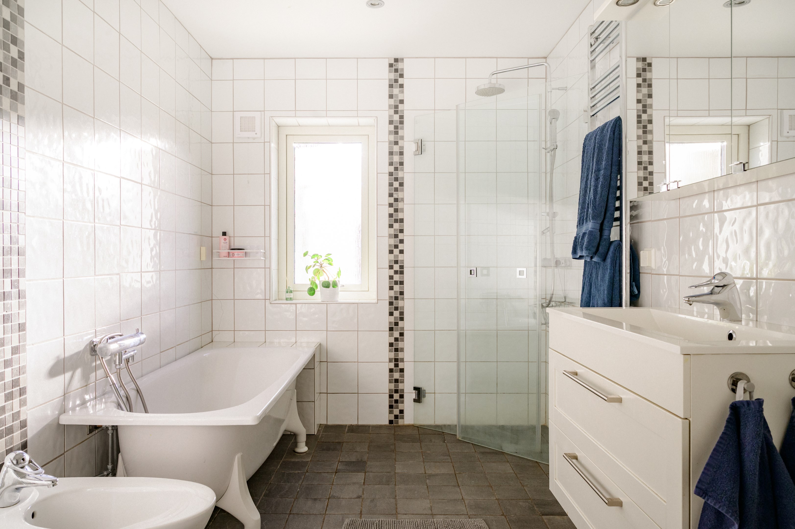 Bostadsbild från Sten Stures väg 2, Till salu i Duvnäs Utskog, Nacka