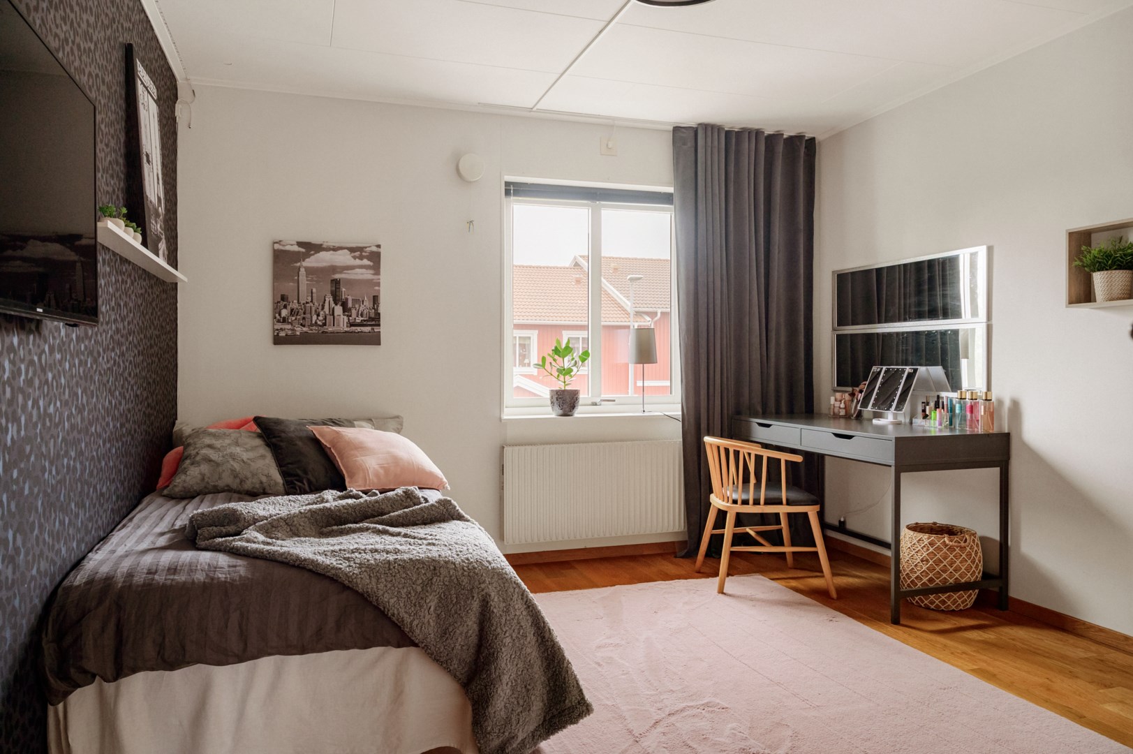 Husets största sovrum - idag tonårsrum.