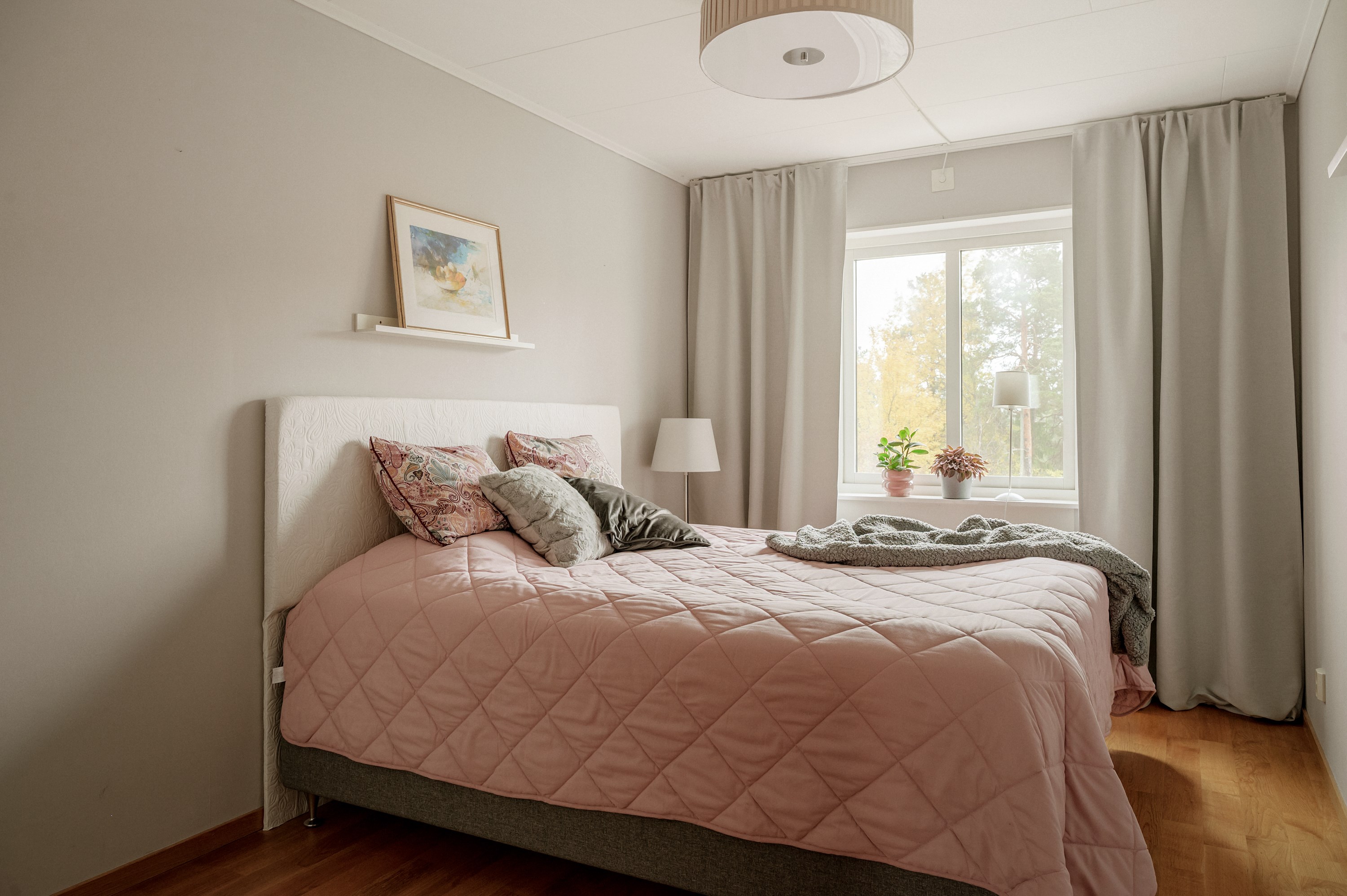 Sovrum 3 har likt sovrum 2 ljusinsläpp från sydost.