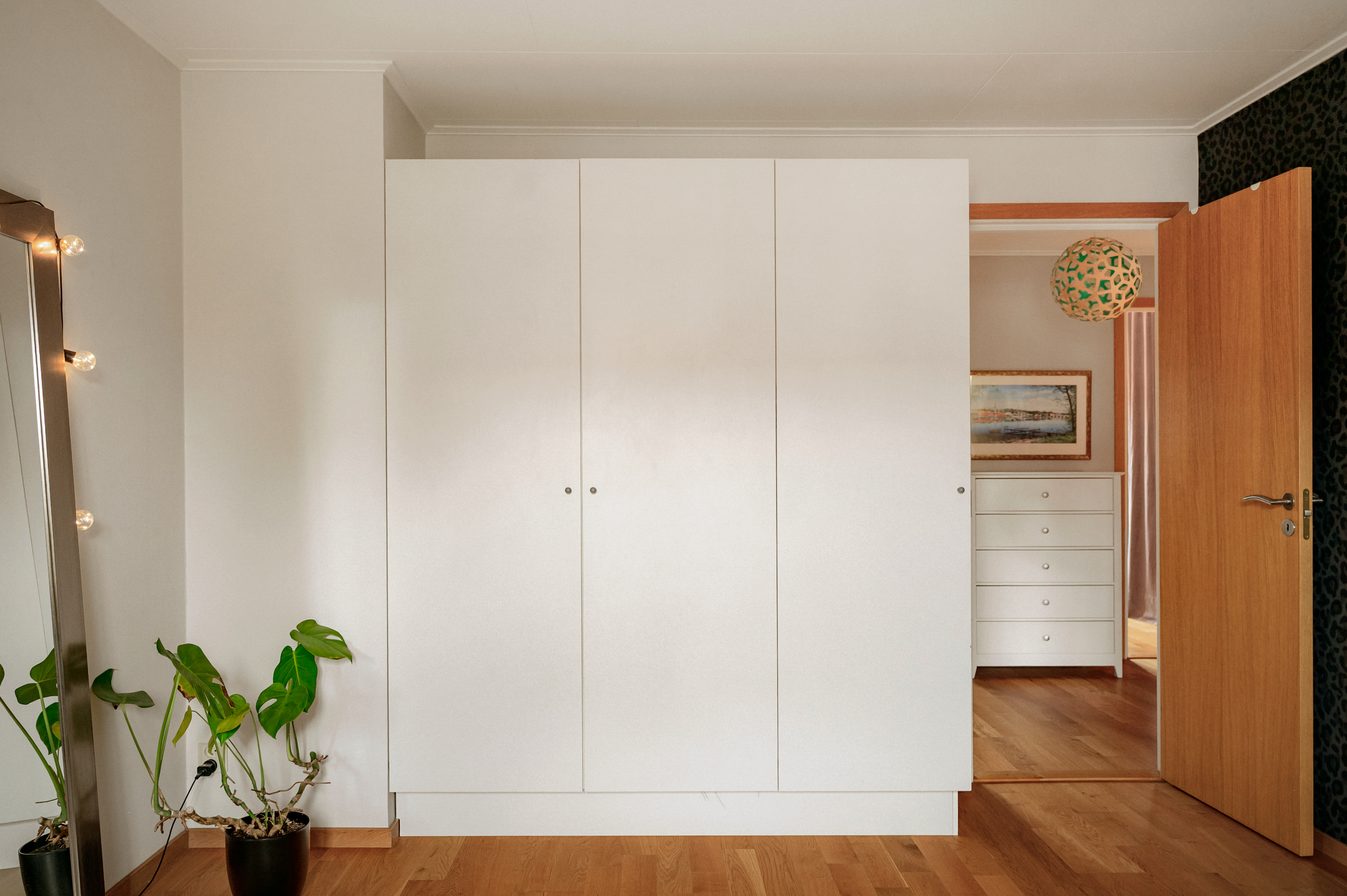 Klädförvaring i sovrum 2.