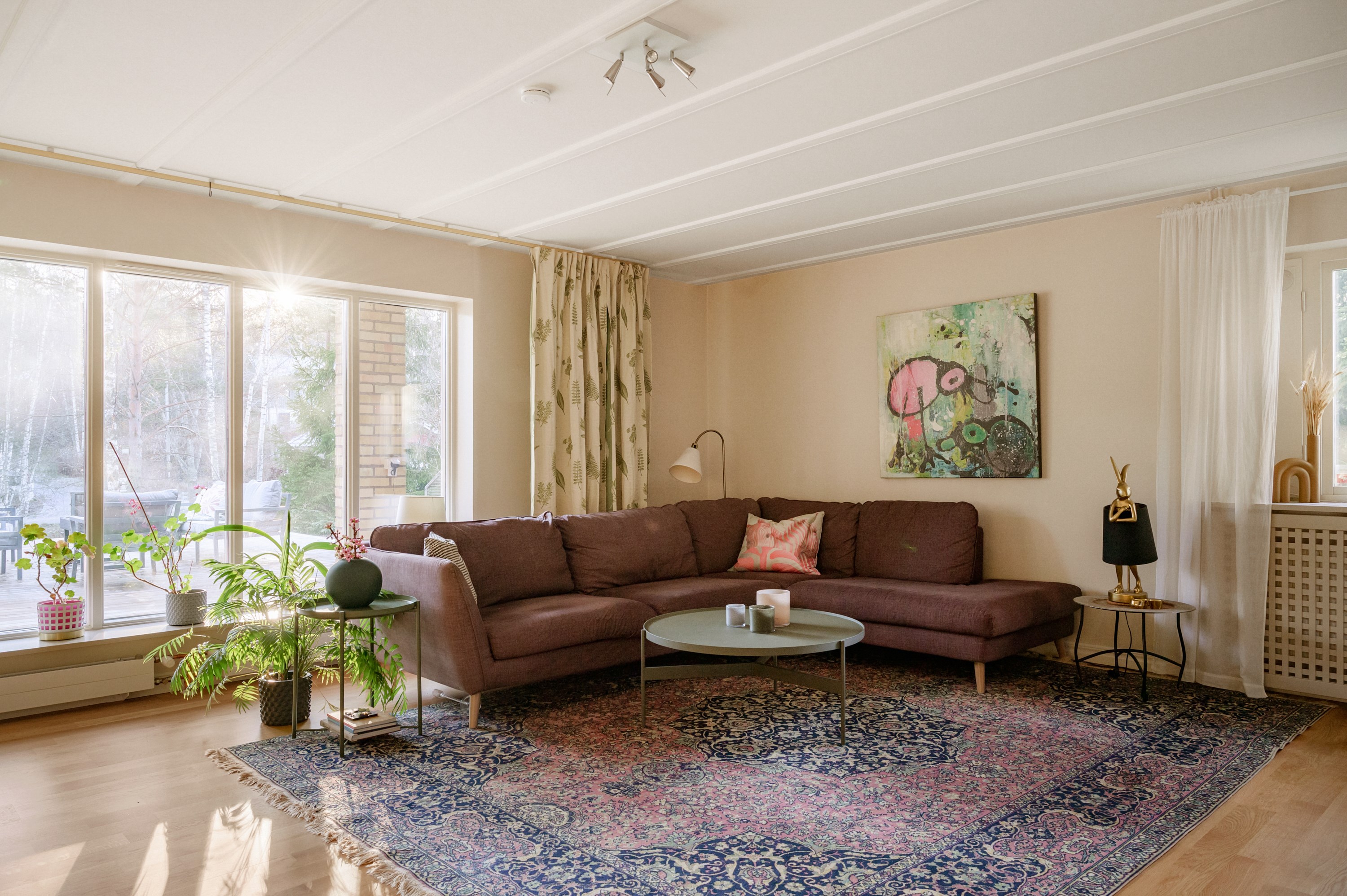 Härliga sociala ytor och ett generöst ljusinsläpp