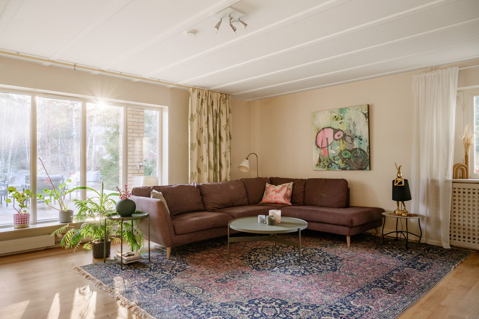 Härliga sociala ytor och ett generöst ljusinsläpp