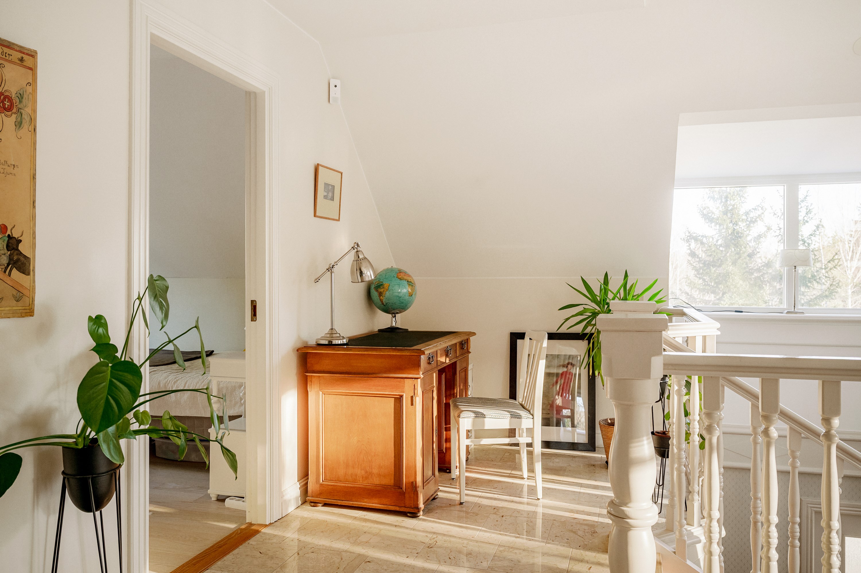 Skrivarhörna i anslutning till våningsplanets mindre sovrum