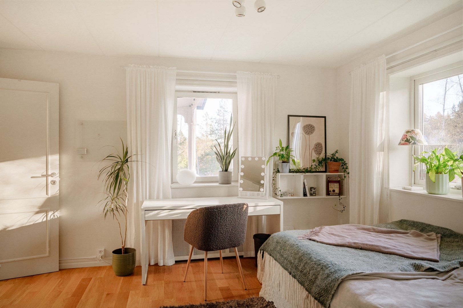 Sovrum / allrum mellan entréhall och kök