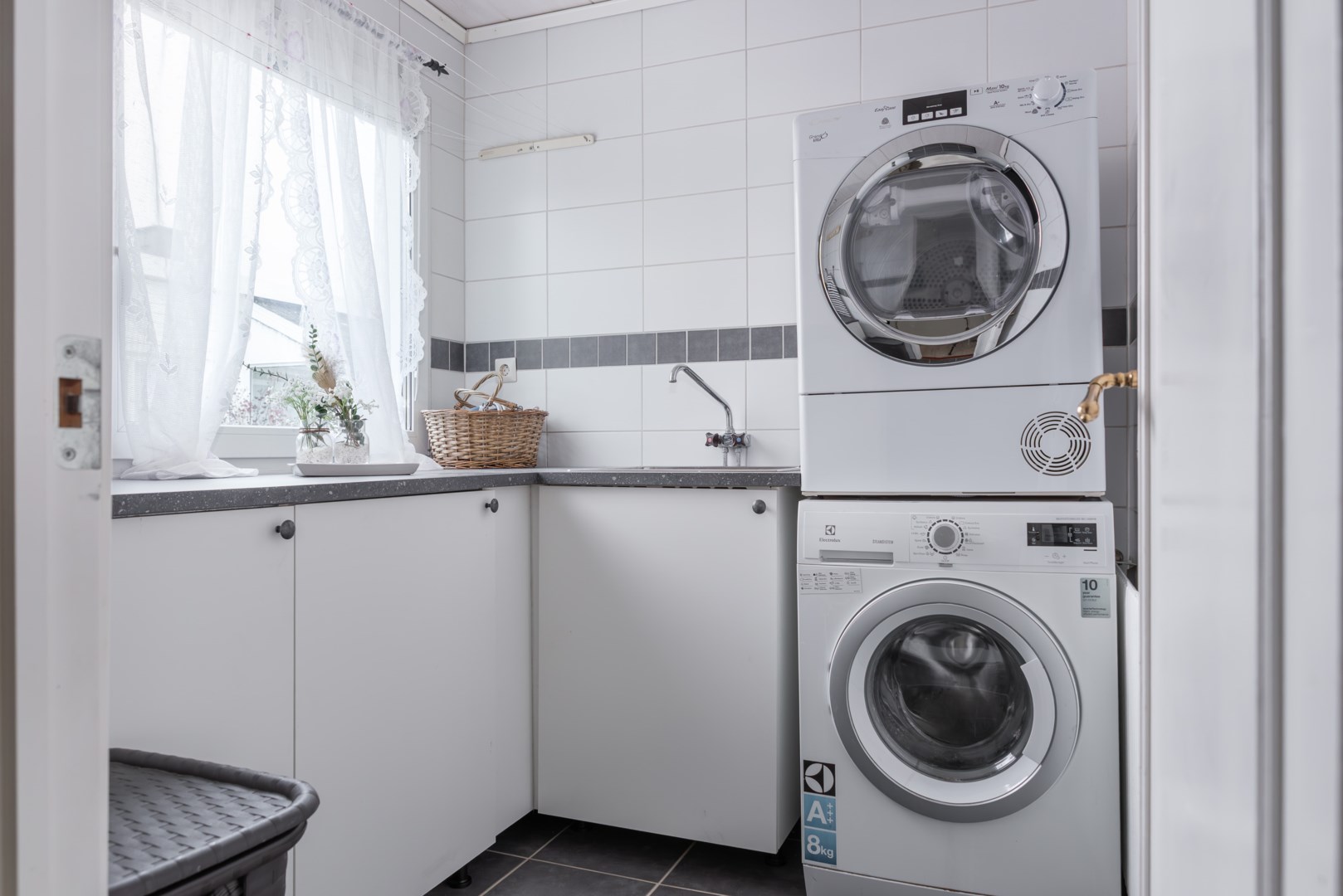 Bostadsbild från Bessemergatan 107, Till salu i Bäckby, Västerås