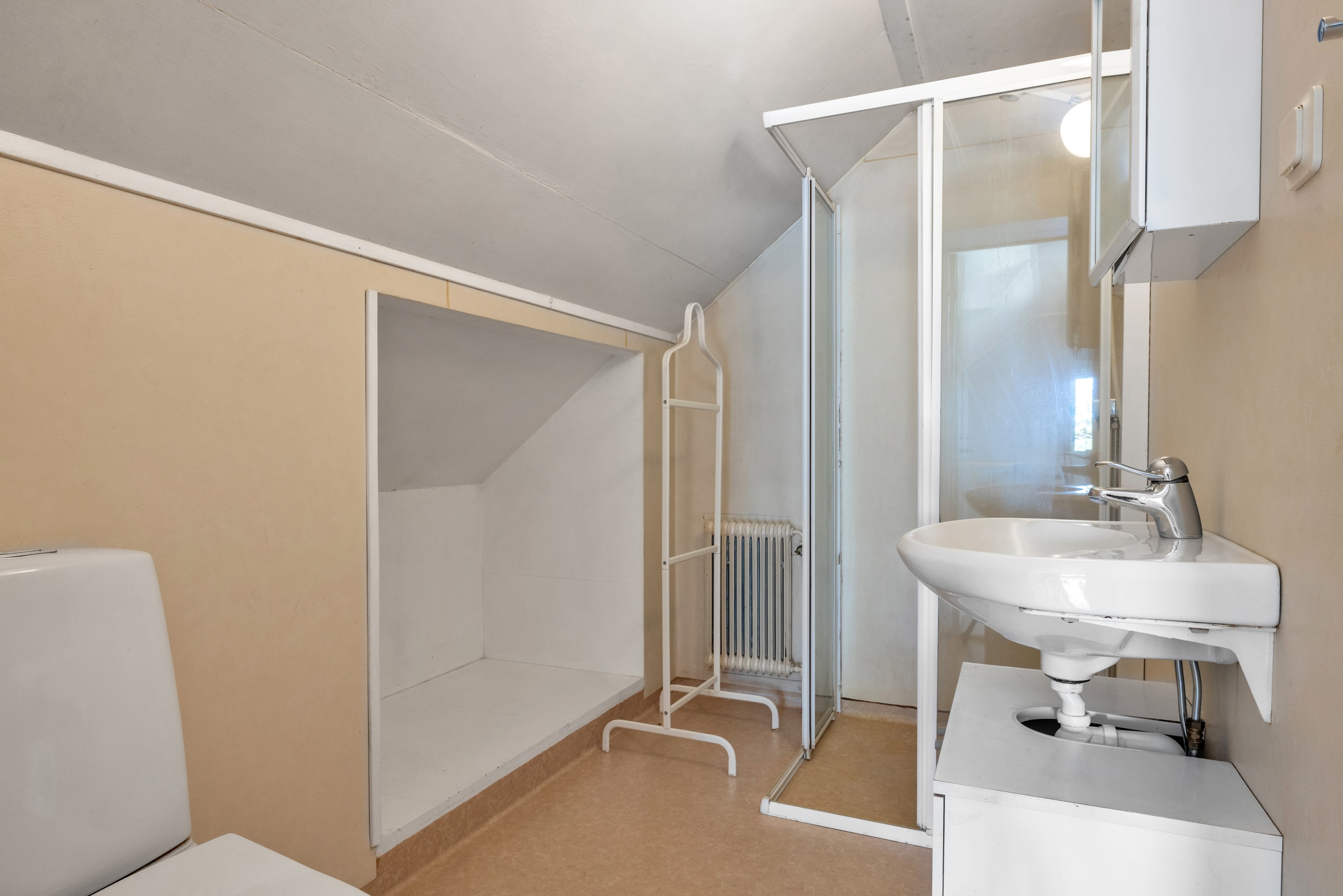 Bostadsbild från Väsby 33, Till salu i Väsby/Lagga, Knivsta