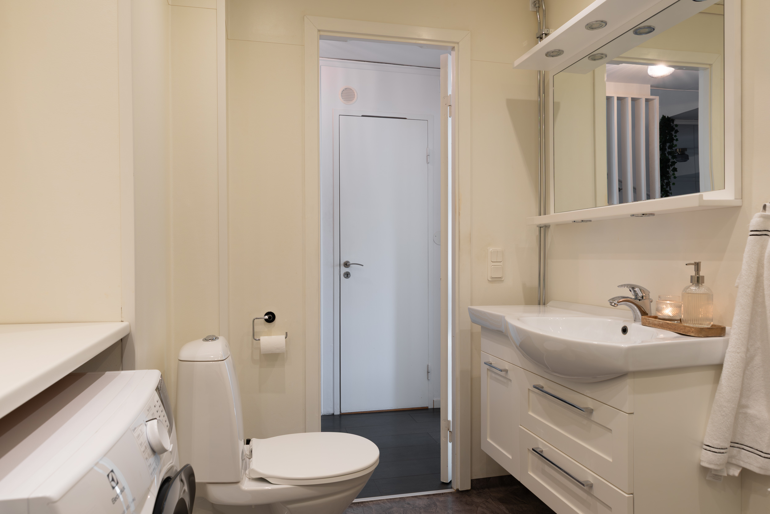 Bostadsbild från Liegatan 2, Till salu i Hammarby, Västerås
