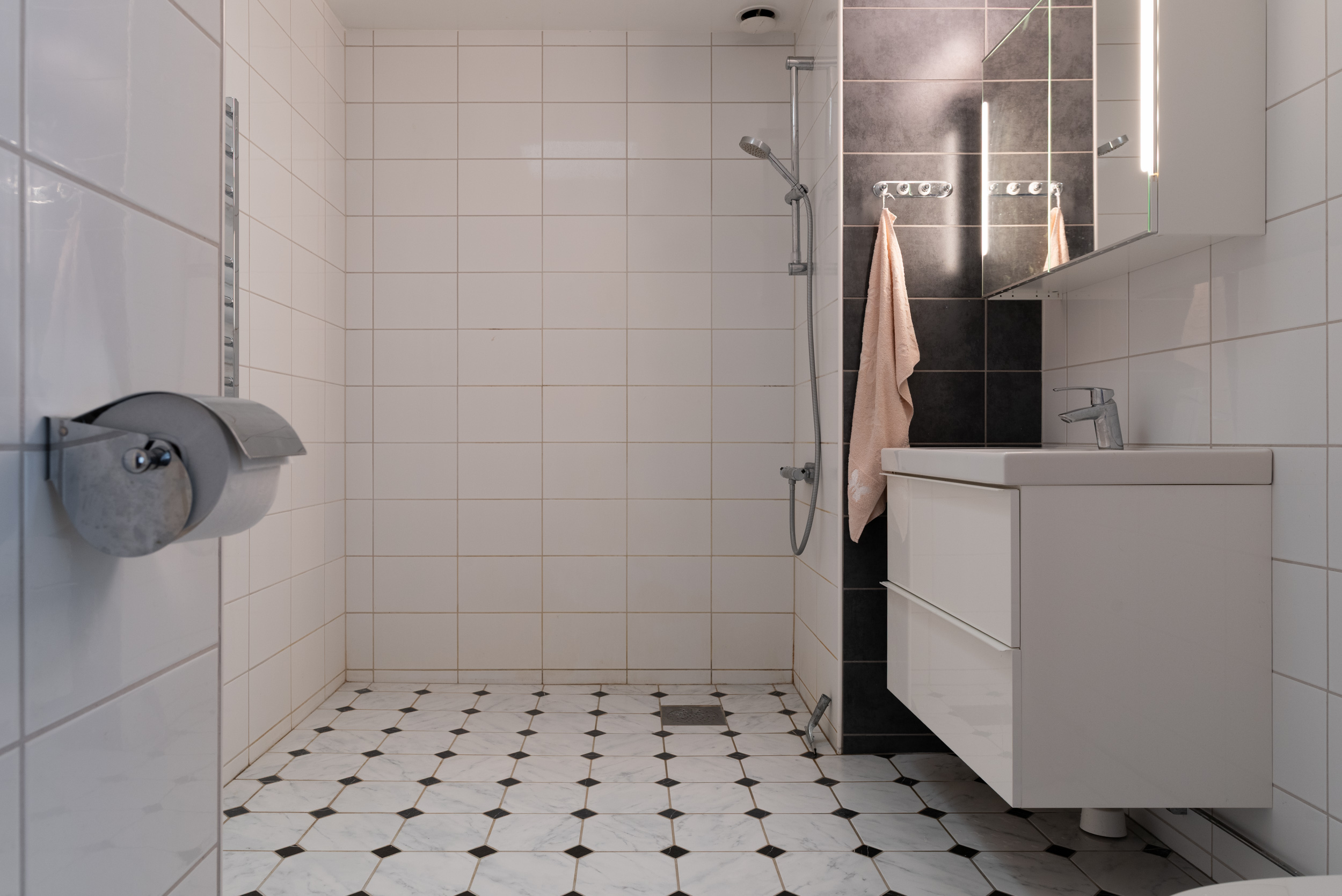 Bostadsbild från Stångjärnsgatan 1, Till salu i Bäckby, Västerås