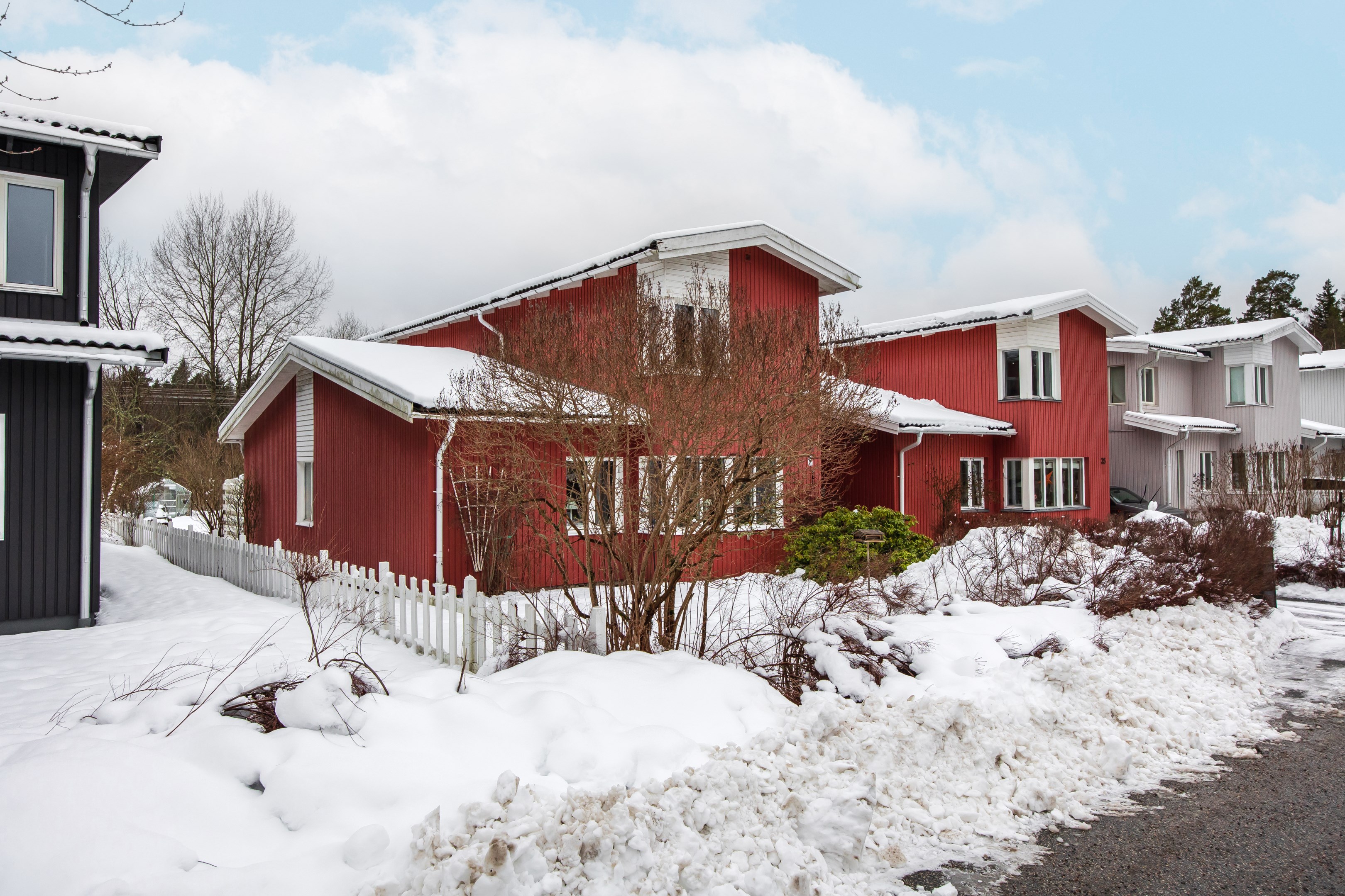 Bostadsbild från Revirvägen 33, Såld i Viby, Sollentuna