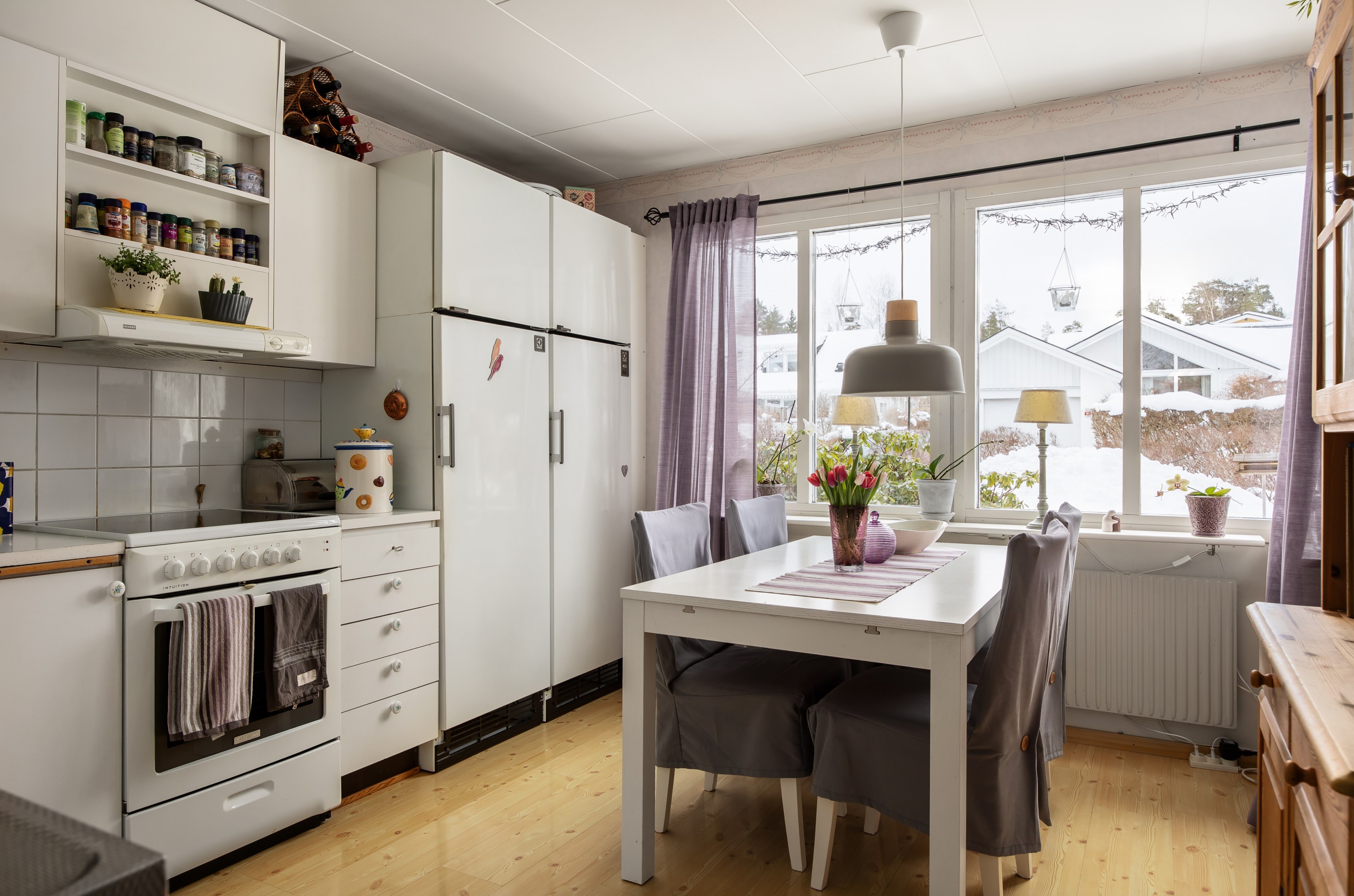 Bostadsbild från Revirvägen 33, Såld i Viby, Sollentuna