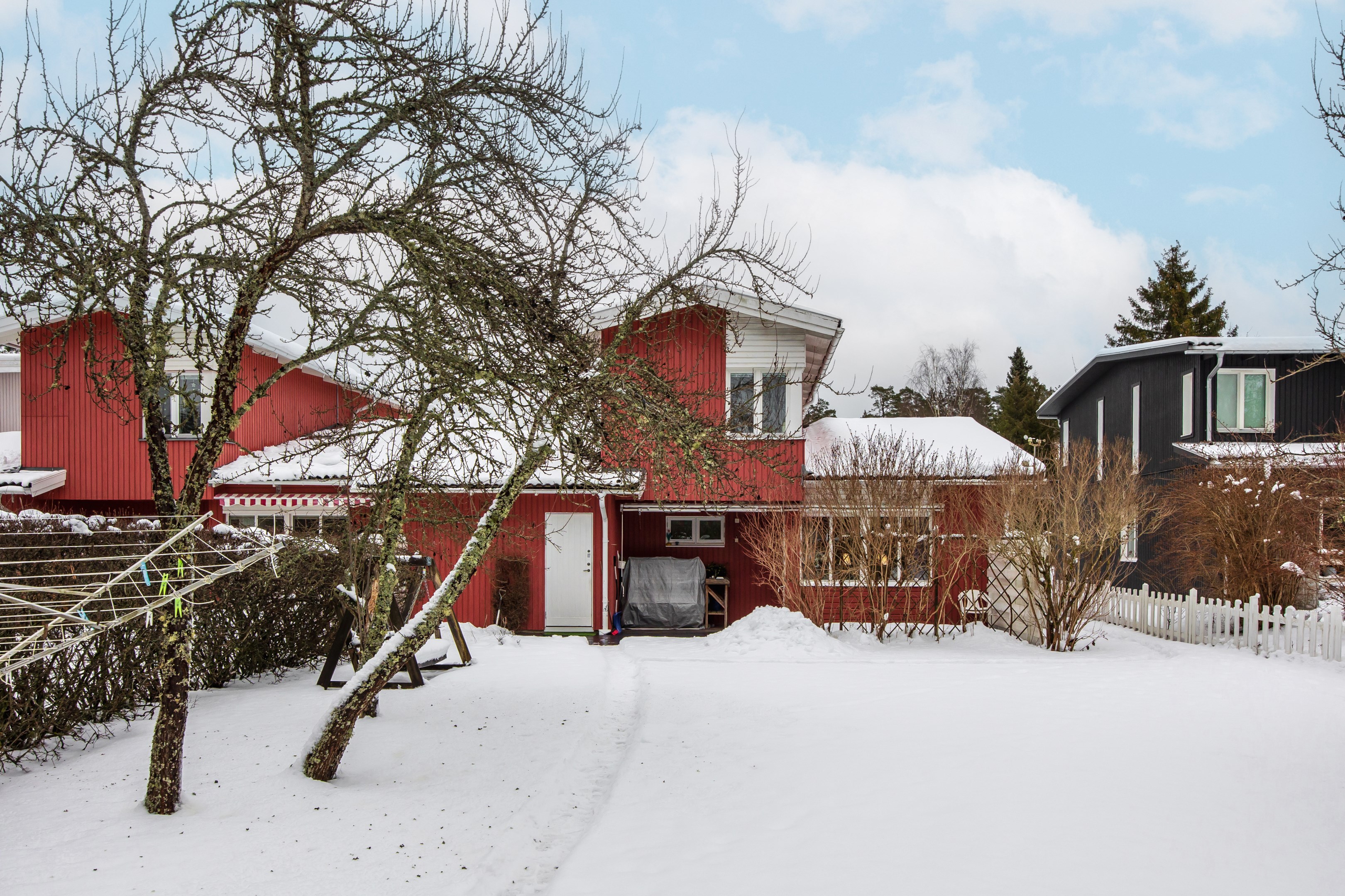 Bostadsbild från Revirvägen 33, Såld i Viby, Sollentuna