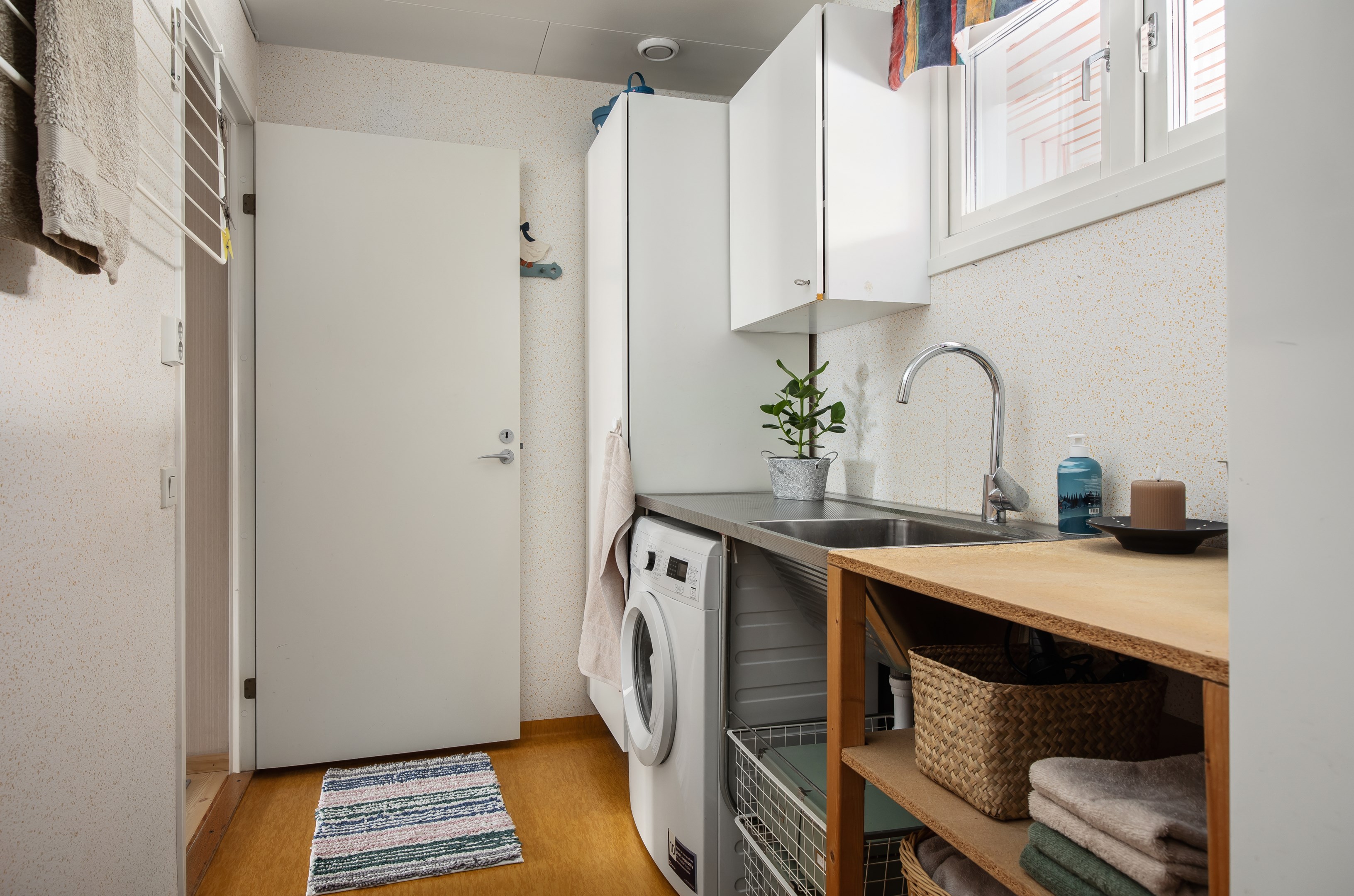 Bostadsbild från Revirvägen 33, Såld i Viby, Sollentuna