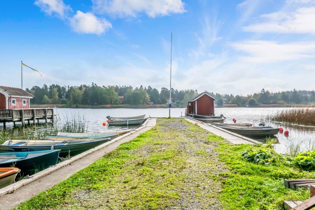 En av de allmänna badbryggorna i Marielund