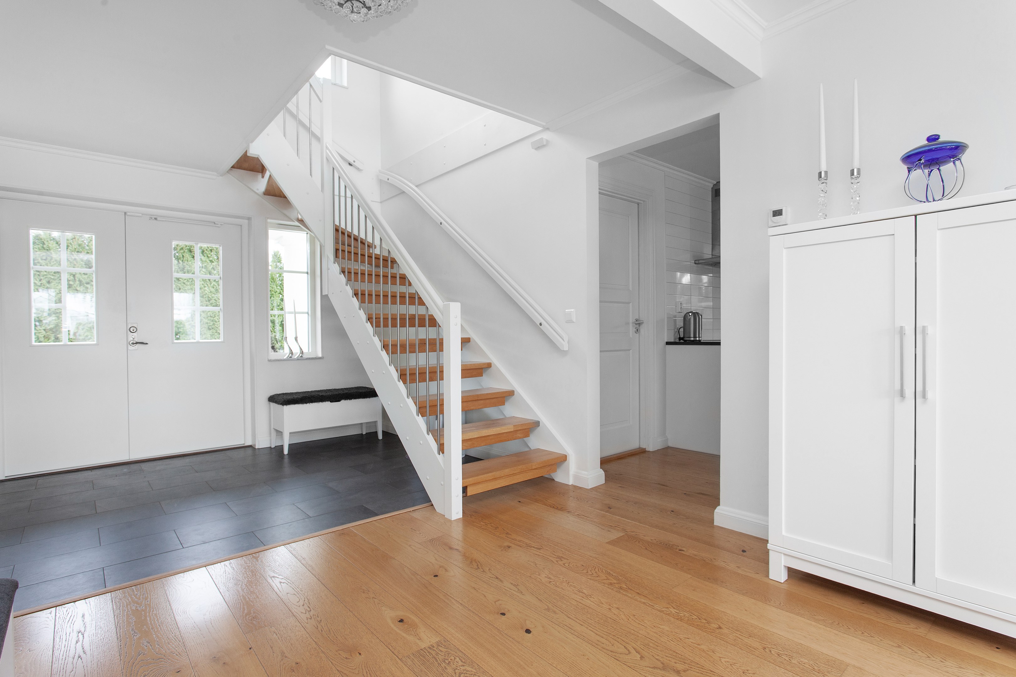 Bostadsbild från Källdisvägen 24, Till salu i Täby Kyrkby, Täby