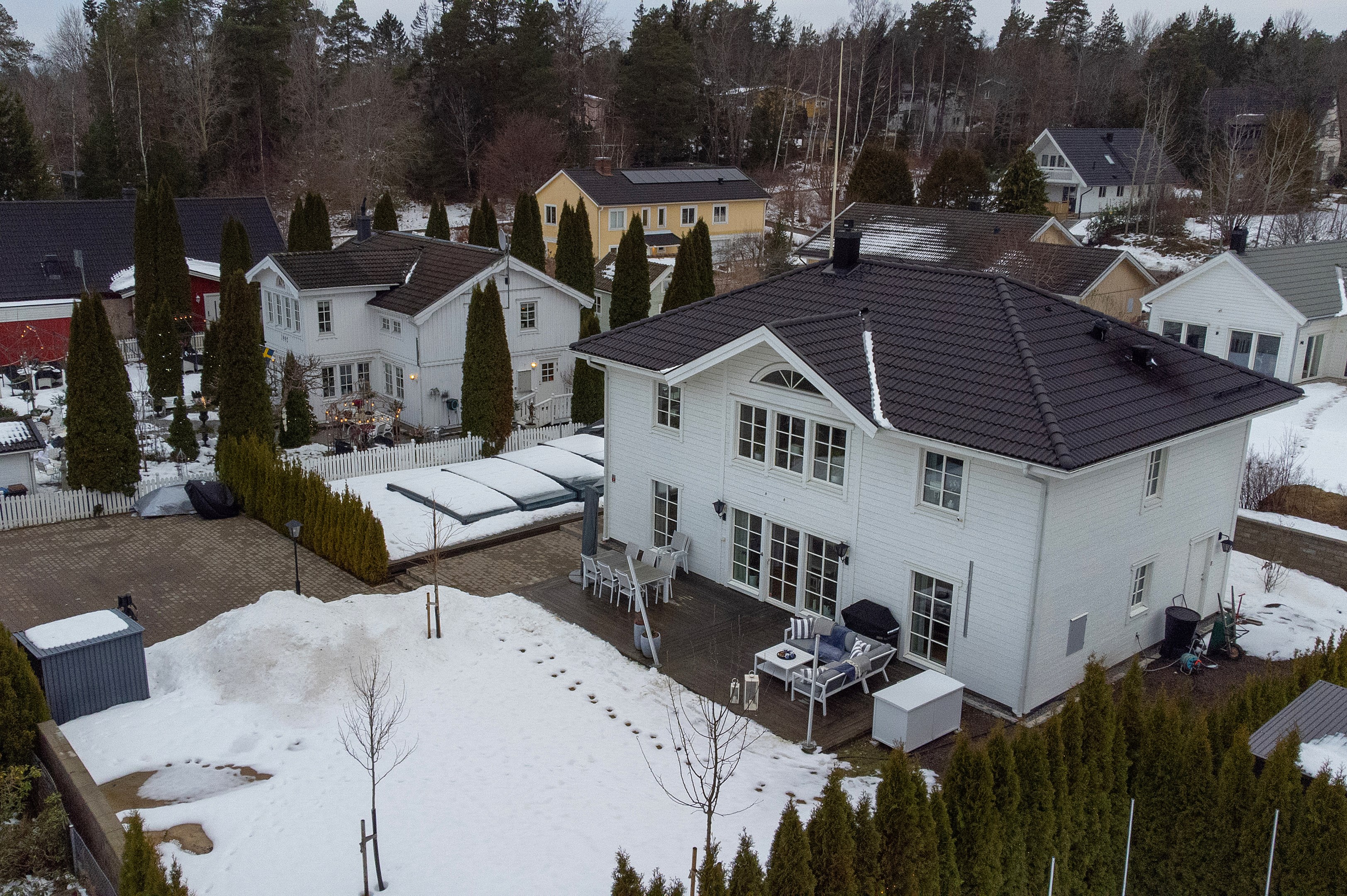 Bostadsbild från Källdisvägen 24, Till salu i Täby Kyrkby, Täby