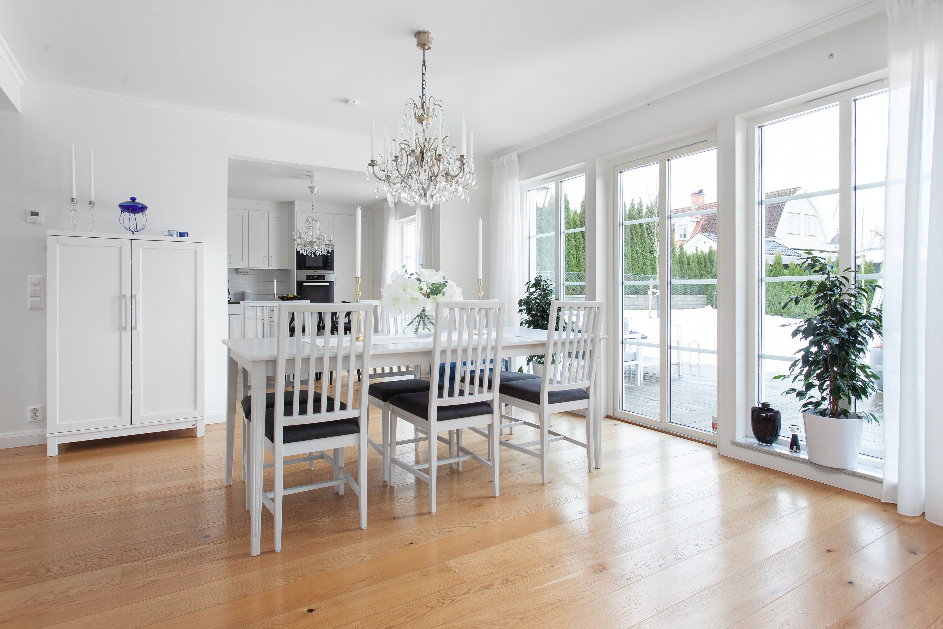 Bostadsbild från Källdisvägen 24, Till salu i Täby Kyrkby, Täby