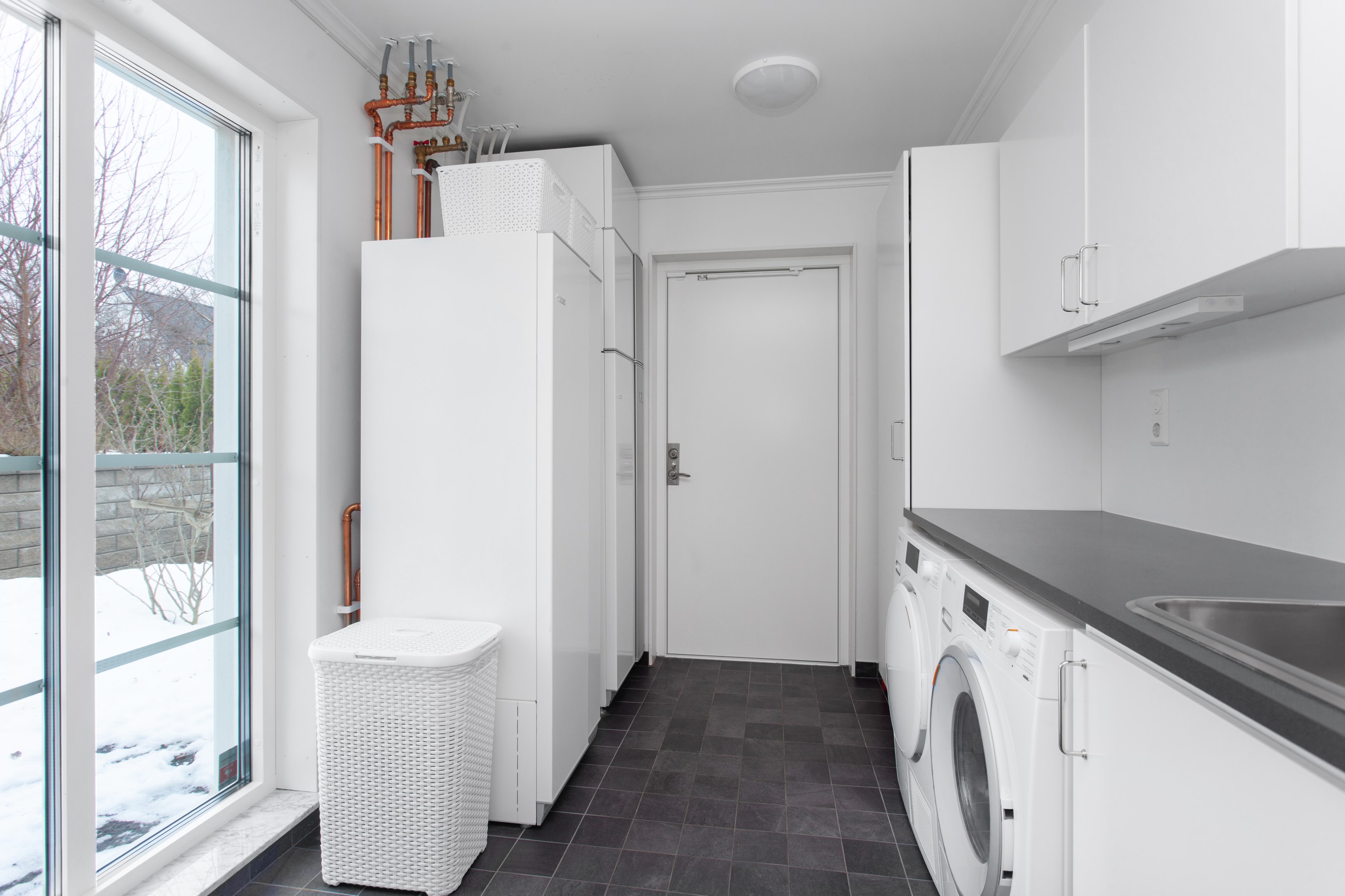 Bostadsbild från Källdisvägen 24, Till salu i Täby Kyrkby, Täby