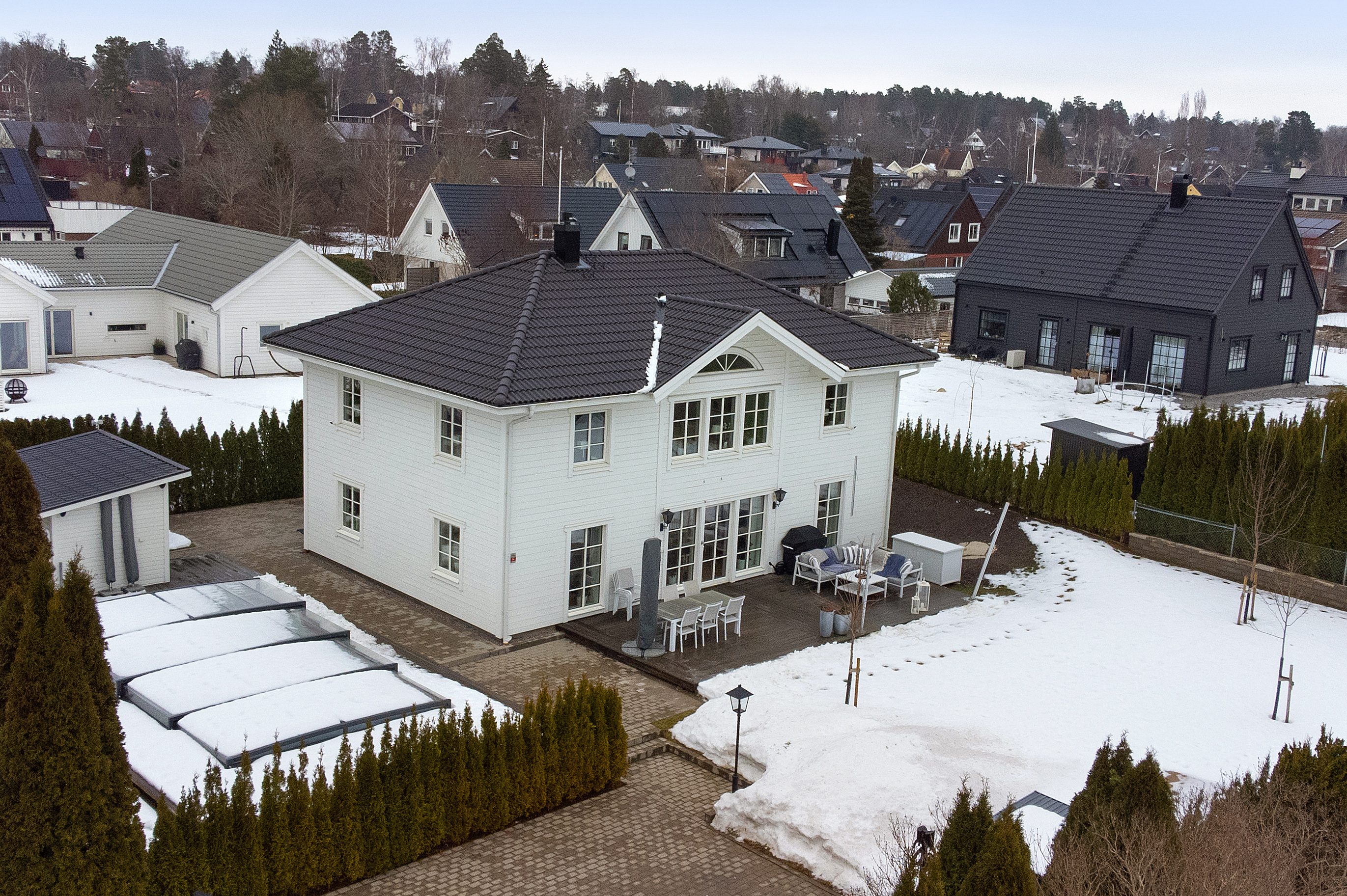 Bostadsbild från Källdisvägen 24, Till salu i Täby Kyrkby, Täby