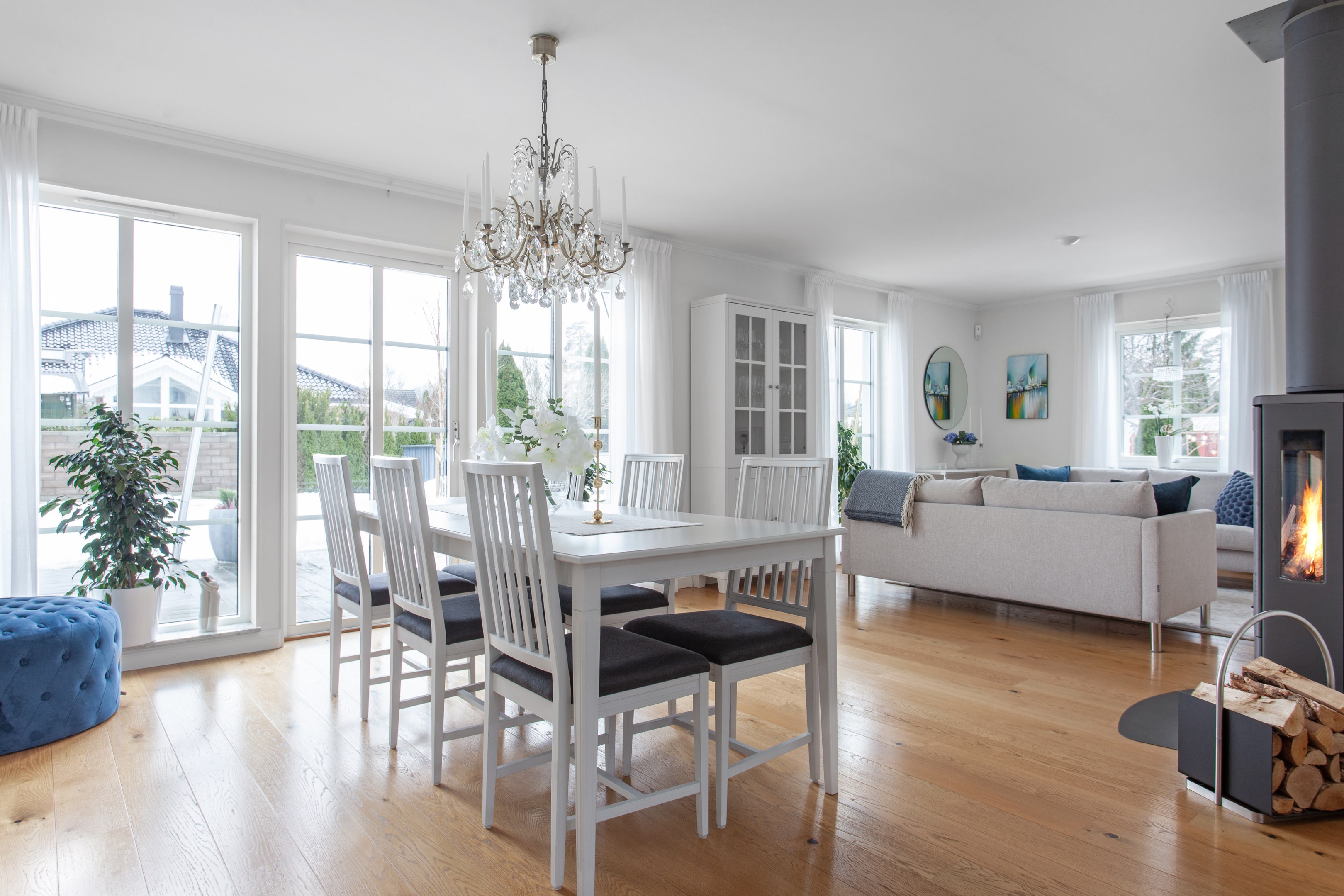 Bostadsbild från Källdisvägen 24, Till salu i Täby Kyrkby, Täby