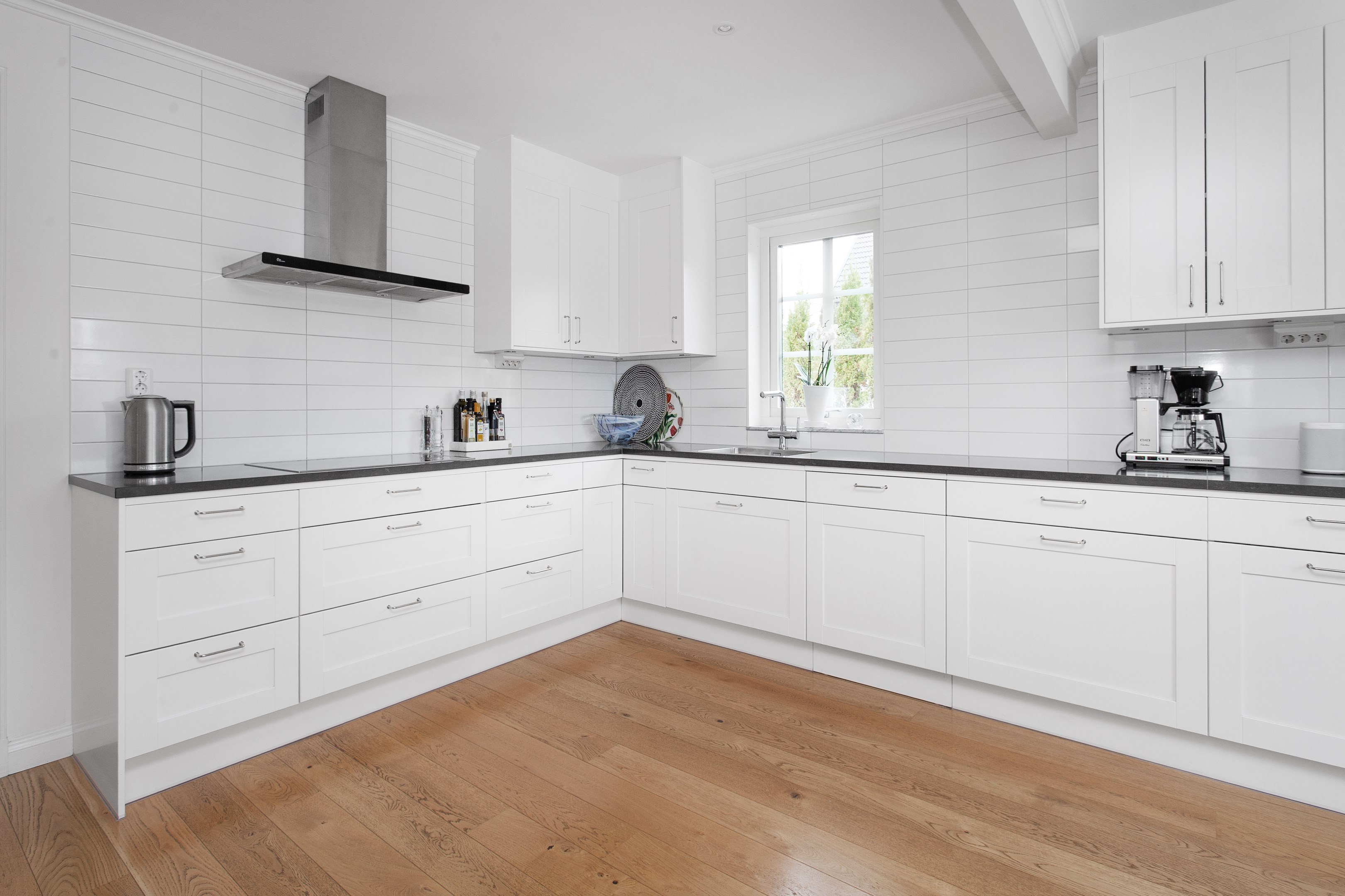 Bostadsbild från Källdisvägen 24, Till salu i Täby Kyrkby, Täby