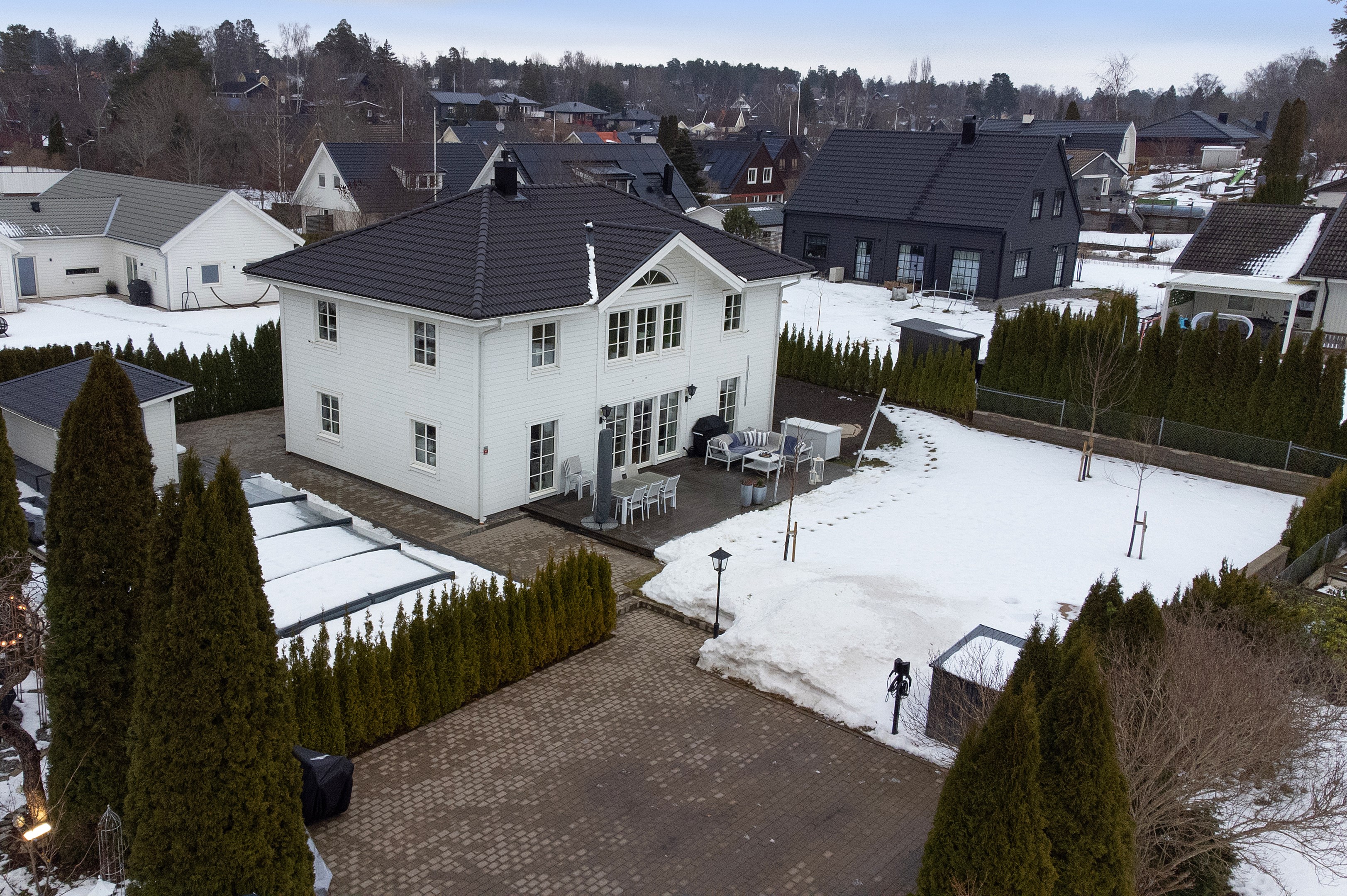 Bostadsbild från Källdisvägen 24, Till salu i Täby Kyrkby, Täby