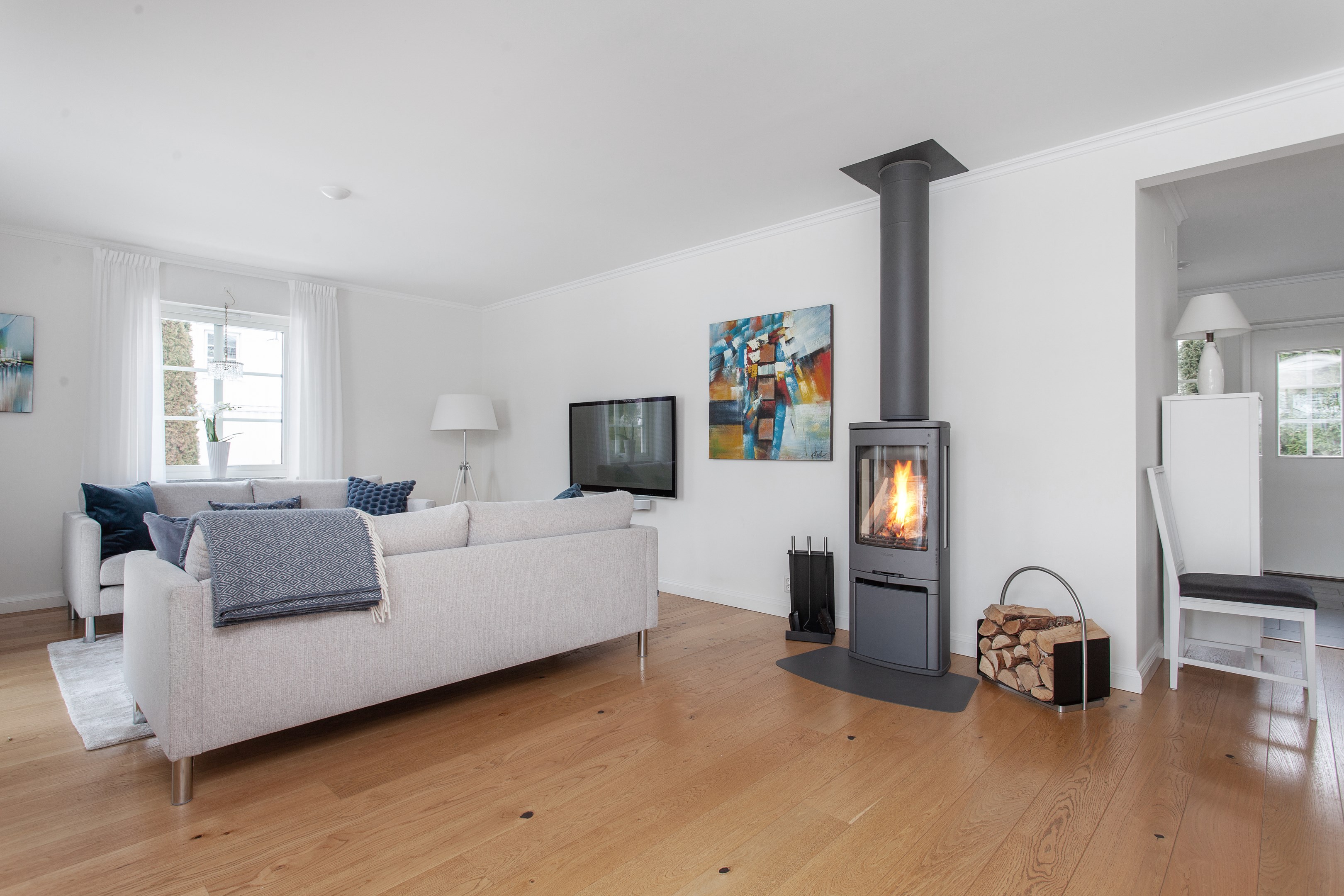 Bostadsbild från Källdisvägen 24, Till salu i Täby Kyrkby, Täby