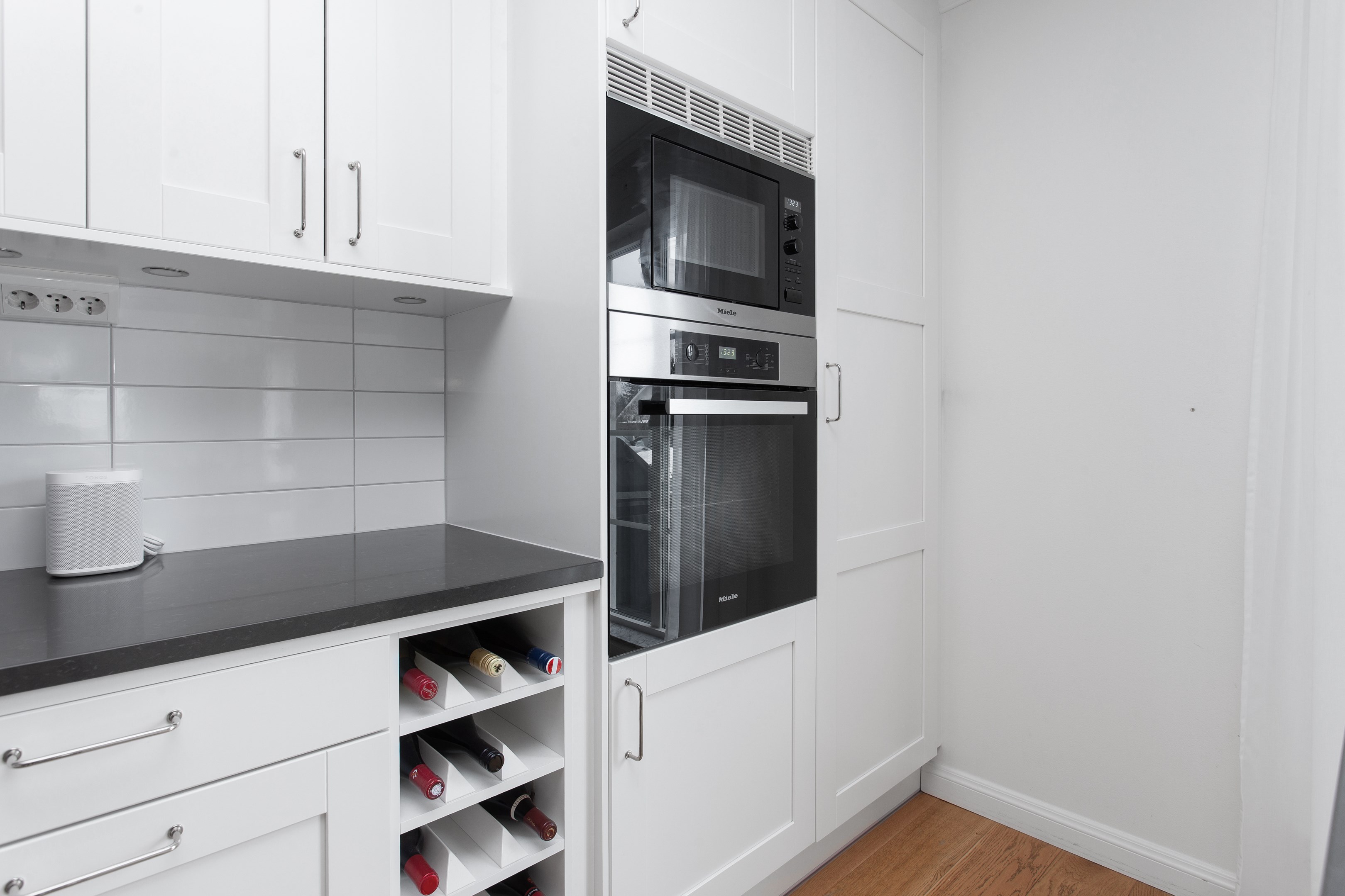 Bostadsbild från Källdisvägen 24, Till salu i Täby Kyrkby, Täby