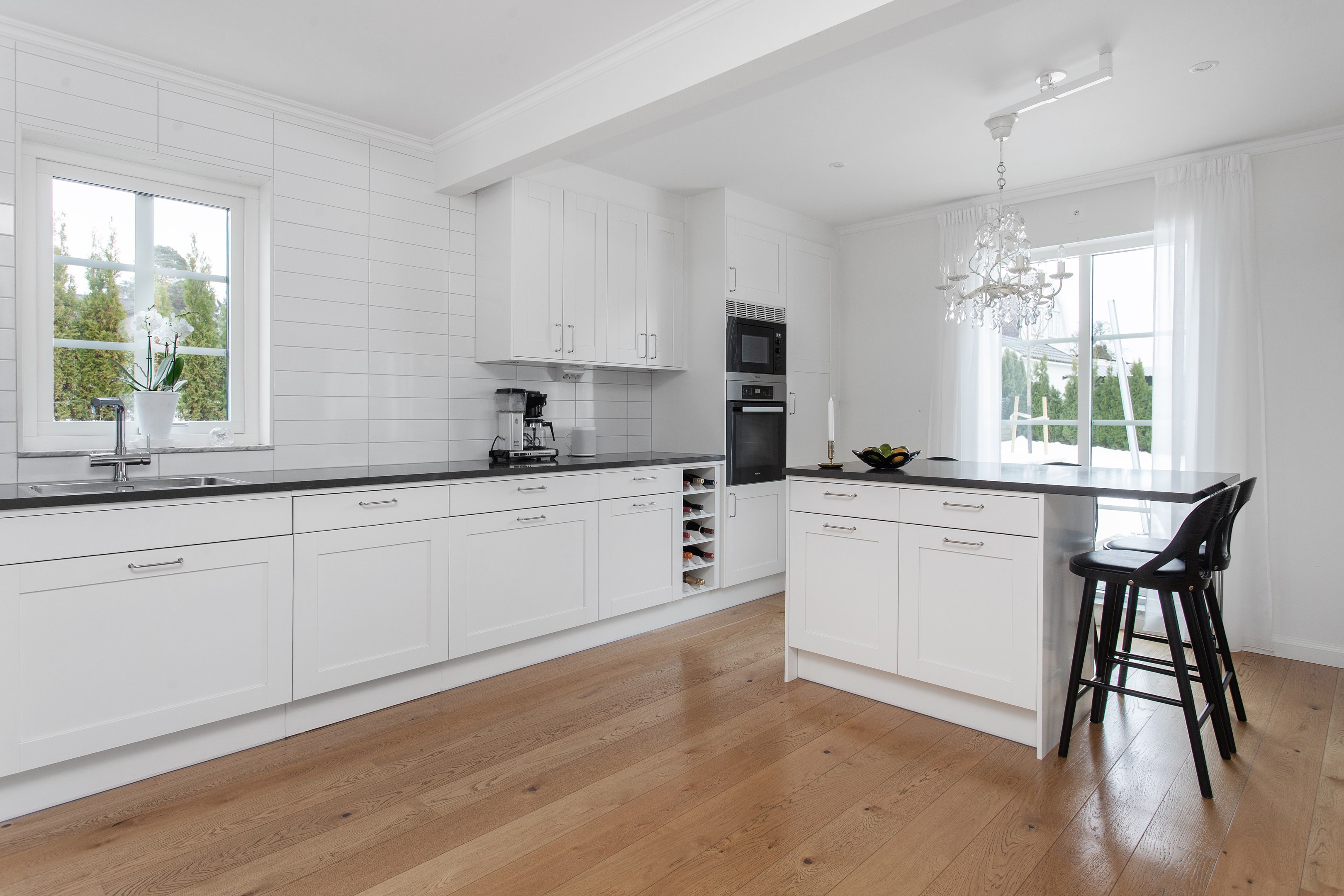 Bostadsbild från Källdisvägen 24, Till salu i Täby Kyrkby, Täby