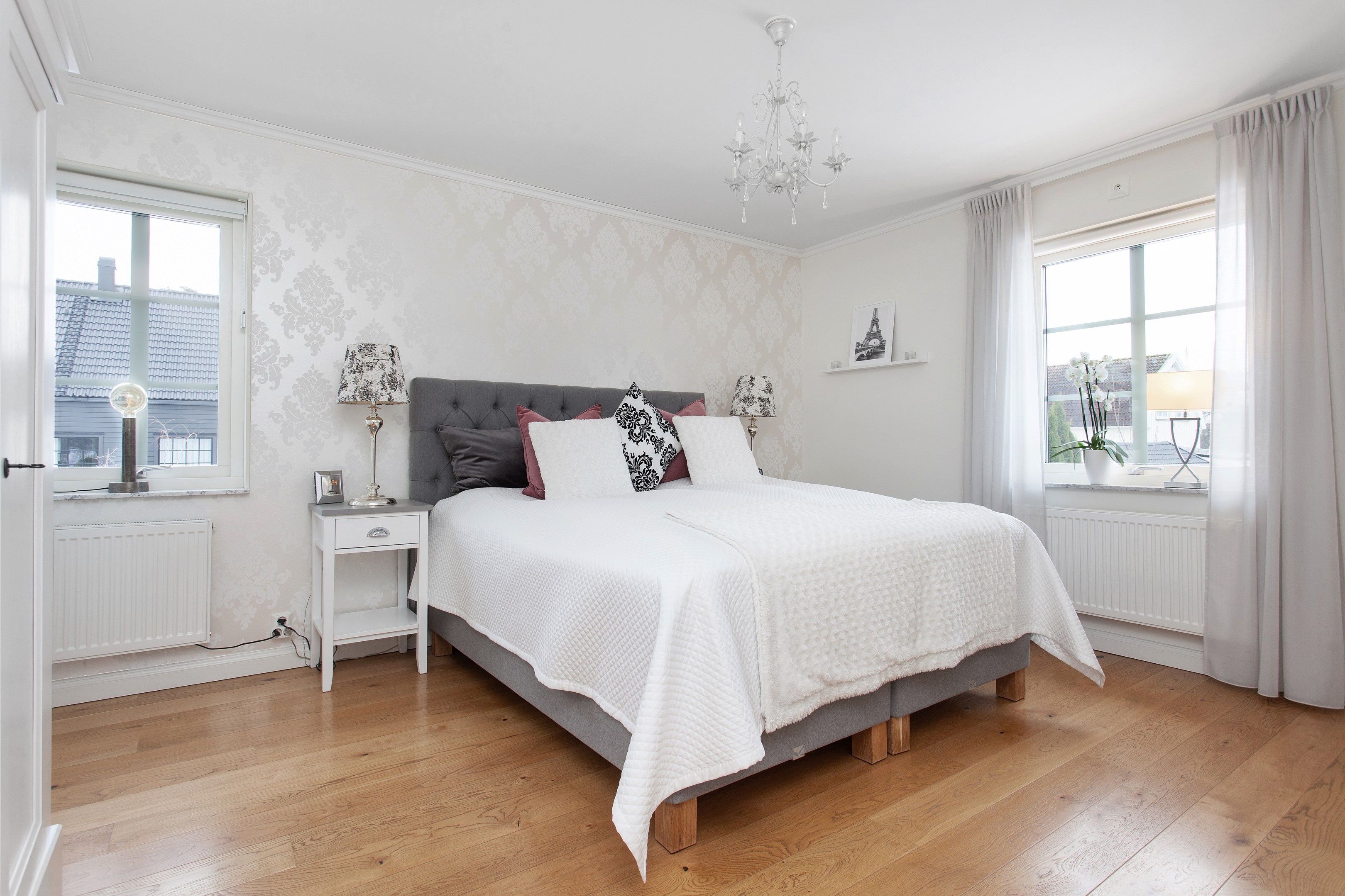 Bostadsbild från Källdisvägen 24, Till salu i Täby Kyrkby, Täby