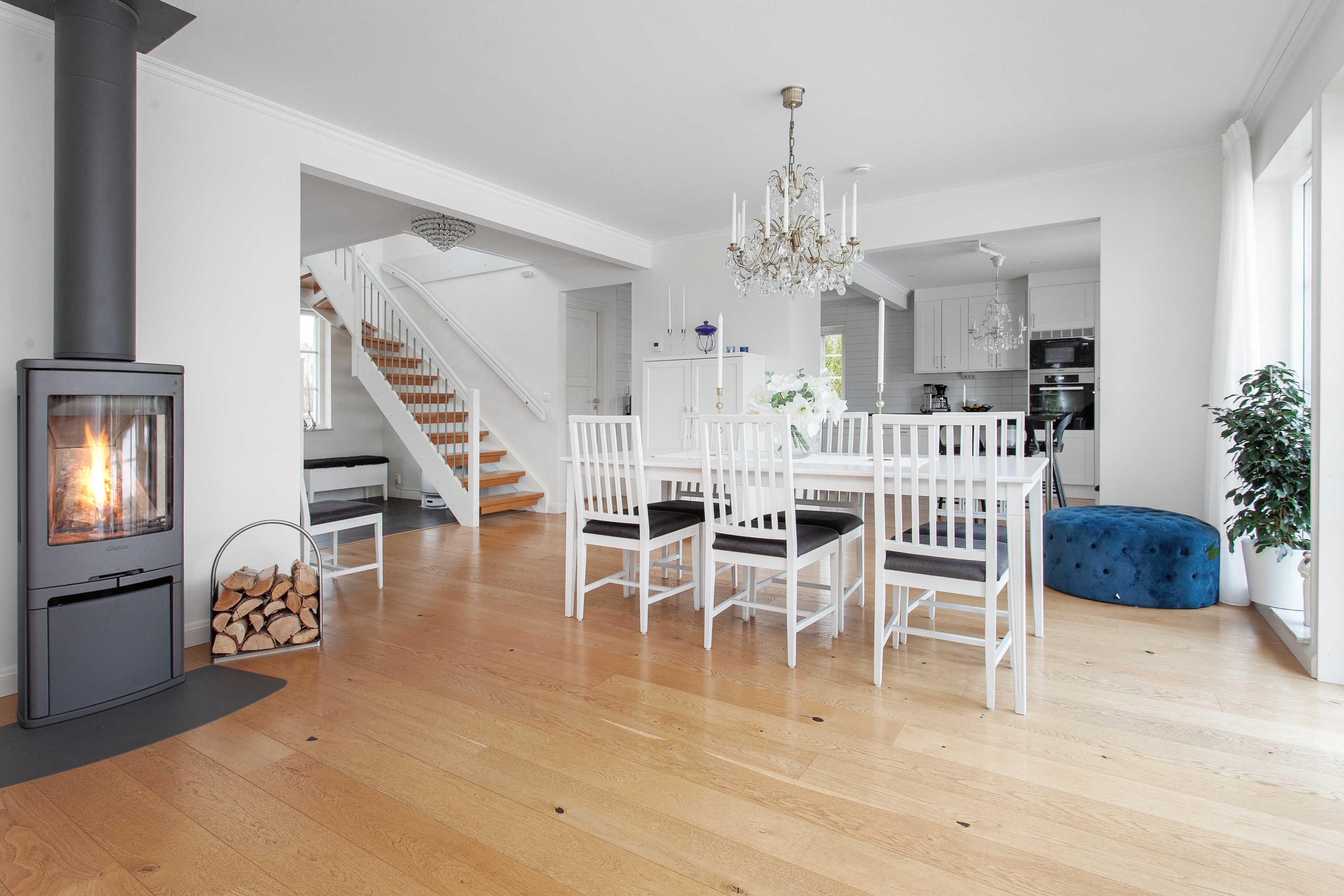 Bostadsbild från Källdisvägen 24, Till salu i Täby Kyrkby, Täby