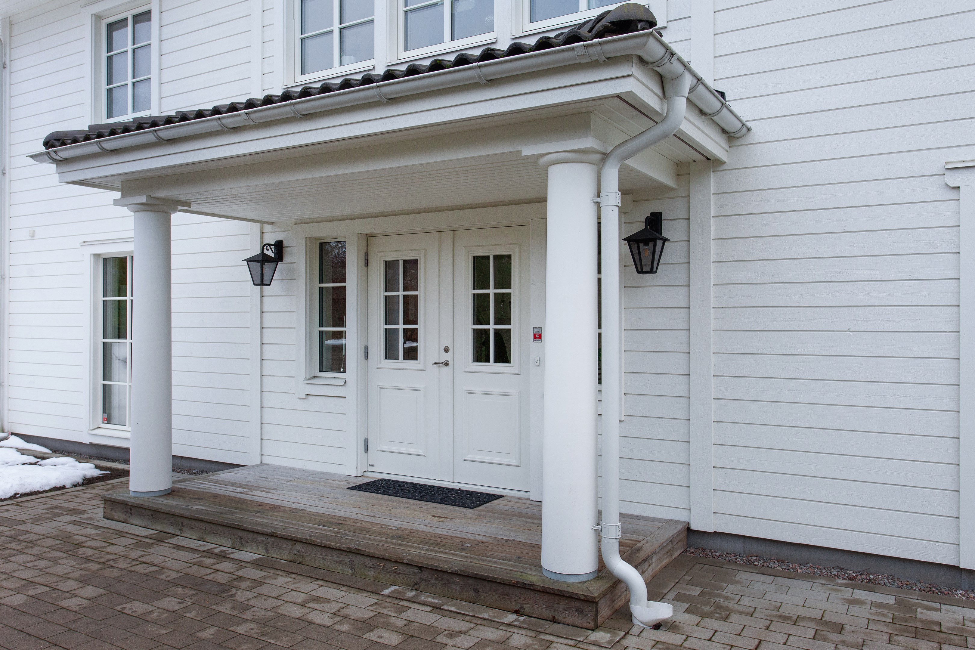 Bostadsbild från Källdisvägen 24, Till salu i Täby Kyrkby, Täby