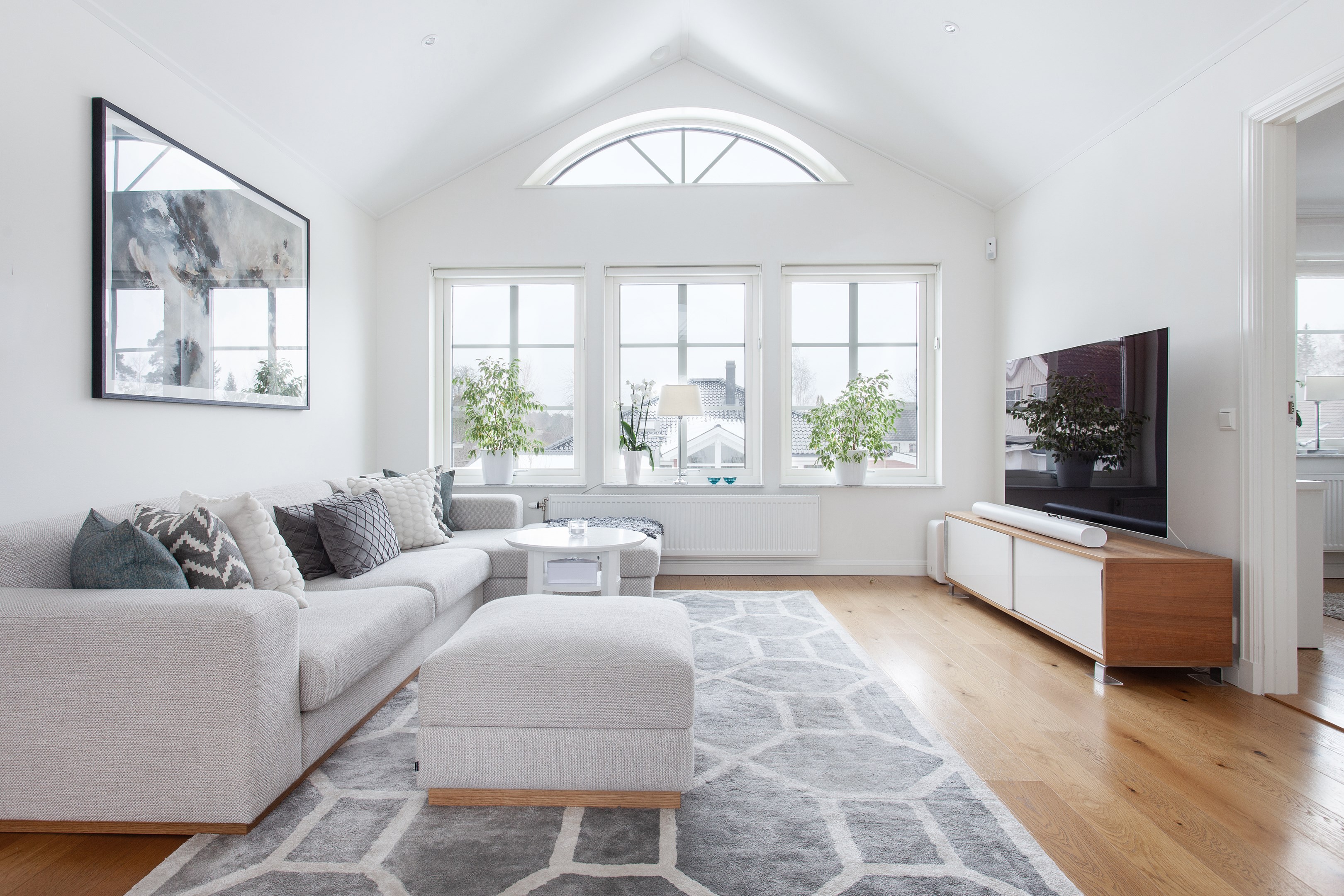 Bostadsbild från Källdisvägen 24, Till salu i Täby Kyrkby, Täby