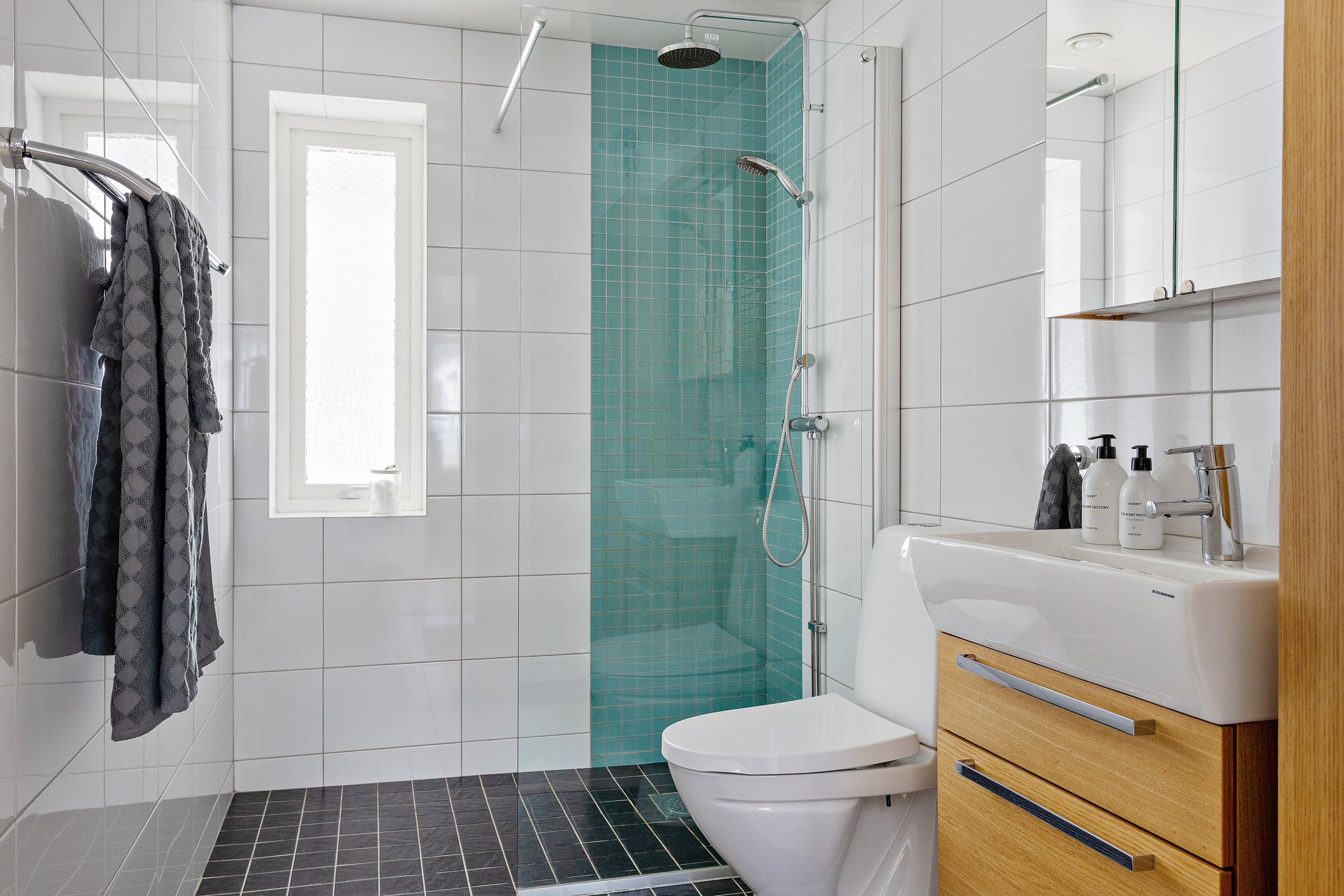 Bostadsbild från Rensättra allé 17, Såld i Rensättra, Nacka