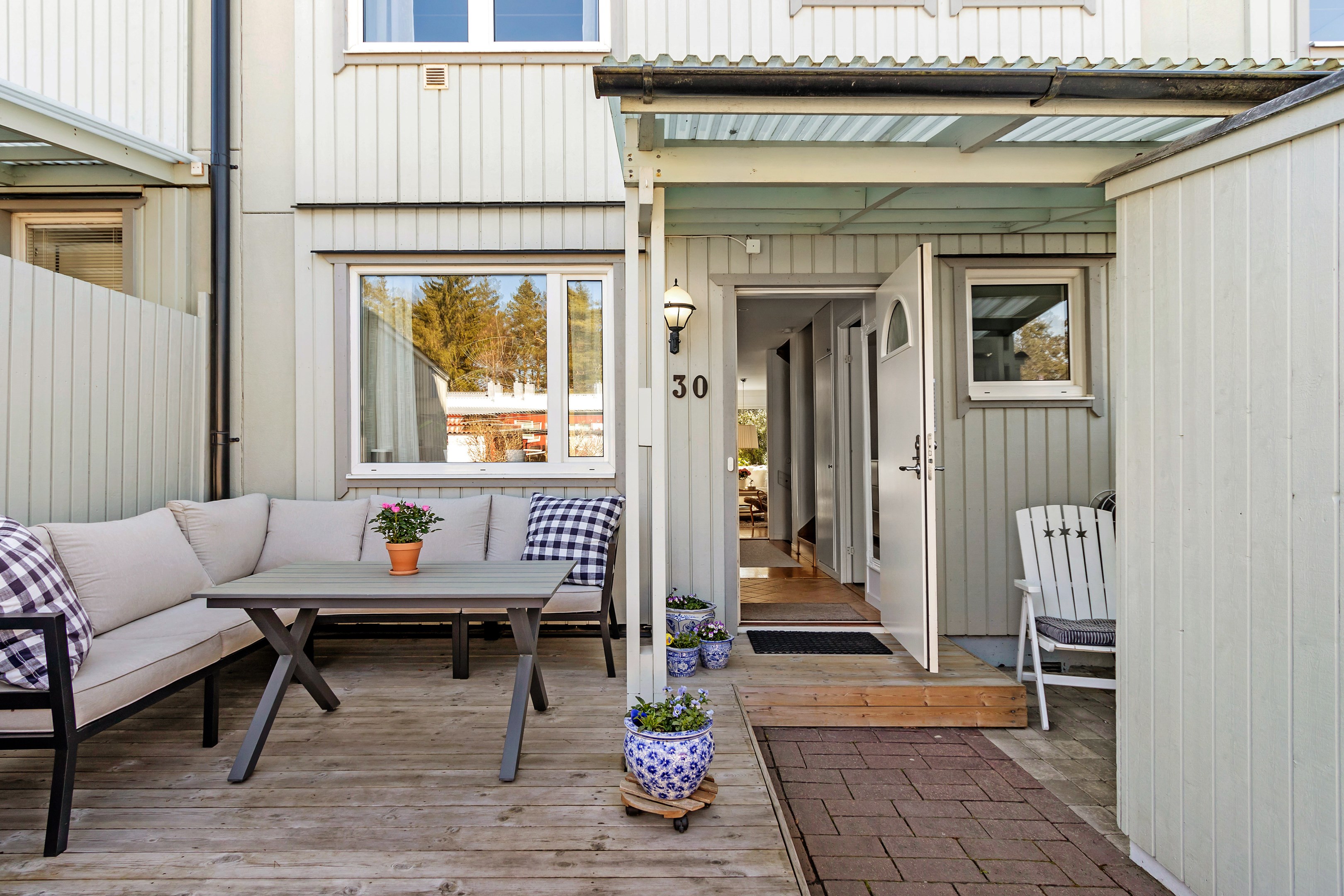 Bostadsbild från Knut Stangenbergs väg 30, Till salu i Duvnäs Utskog, Nacka