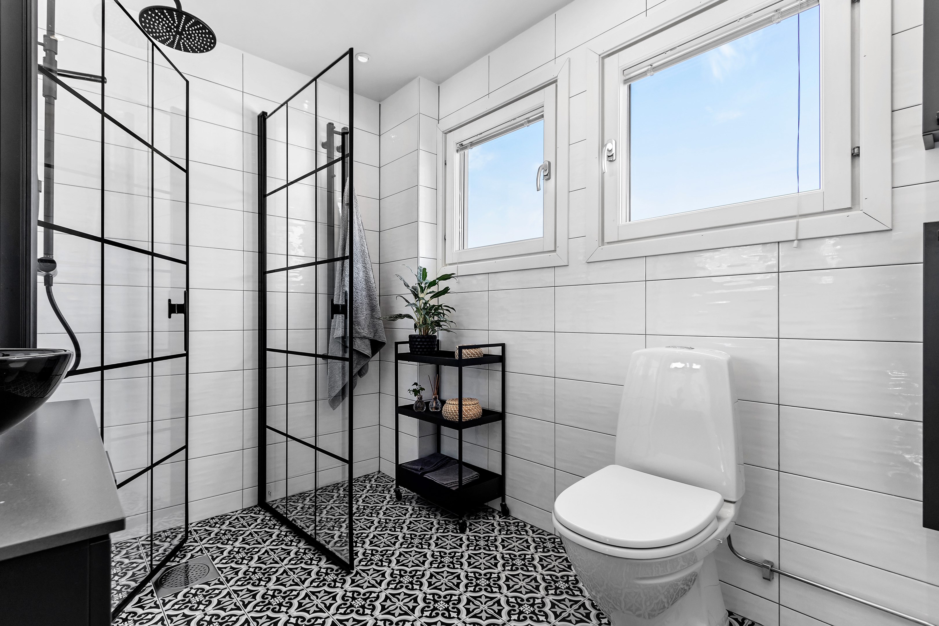 Bostadsbild från Knut Stangenbergs väg 30, Till salu i Duvnäs Utskog, Nacka