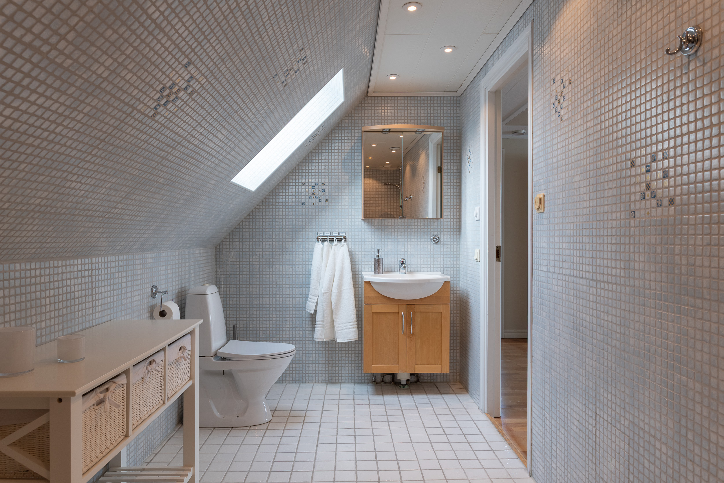 Bostadsbild från Ormbergssvängen 48, Till salu i Ormberget, Västerås